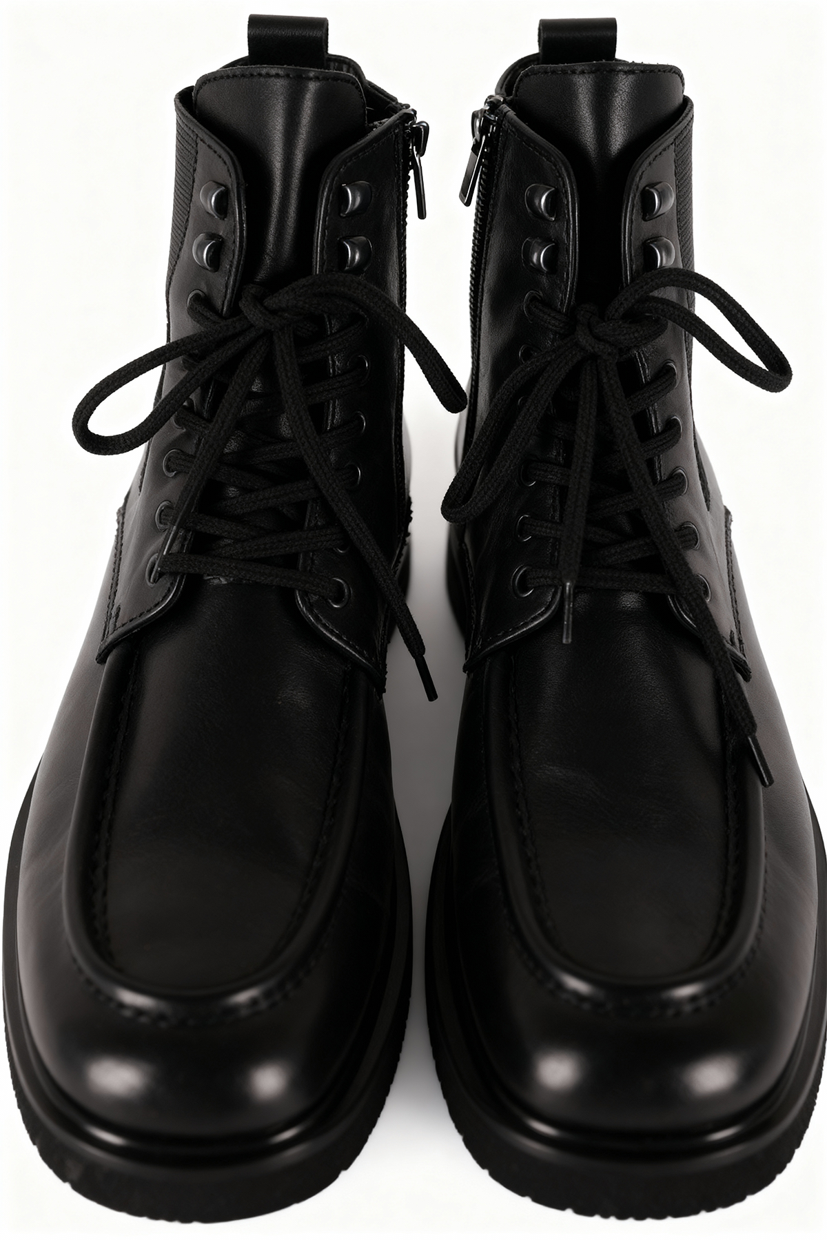 EFFECTIVE LACED LEATHER BLACK BOOT
