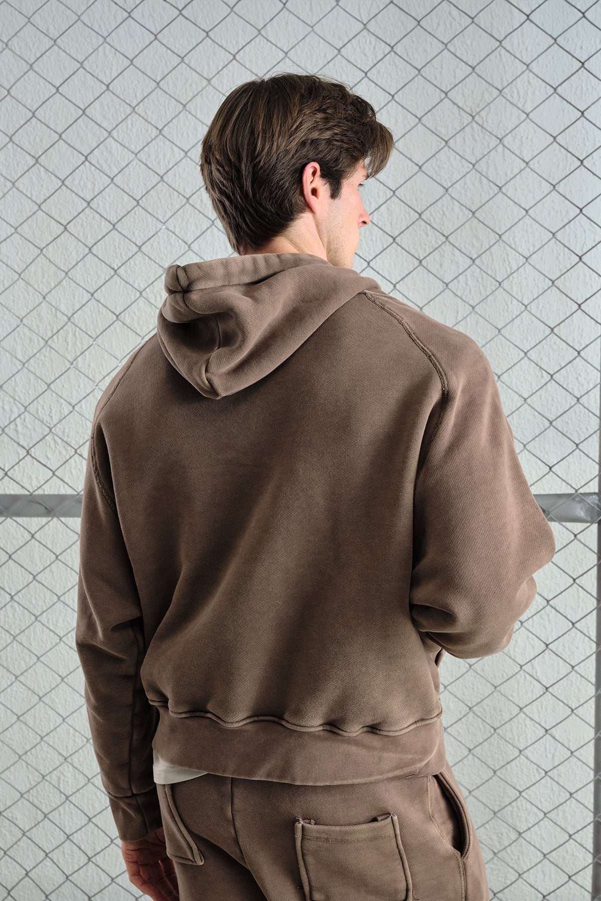 EFEKTLİ YIKAMALI KAHVERENGİ SWEATSHIRT