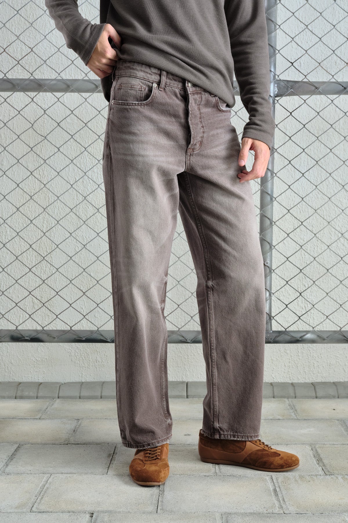 LASER EFFECT REGULAR FIT BROWN JEANS