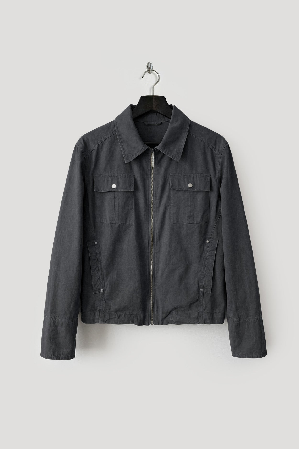 EFEKTLİ FERMUARLI SİYAH CEKET