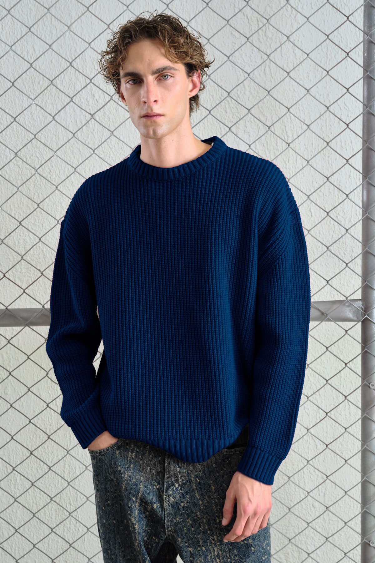 LOOSE FIT TEXTURED RIBBED NAVY KNITTED SWEATER