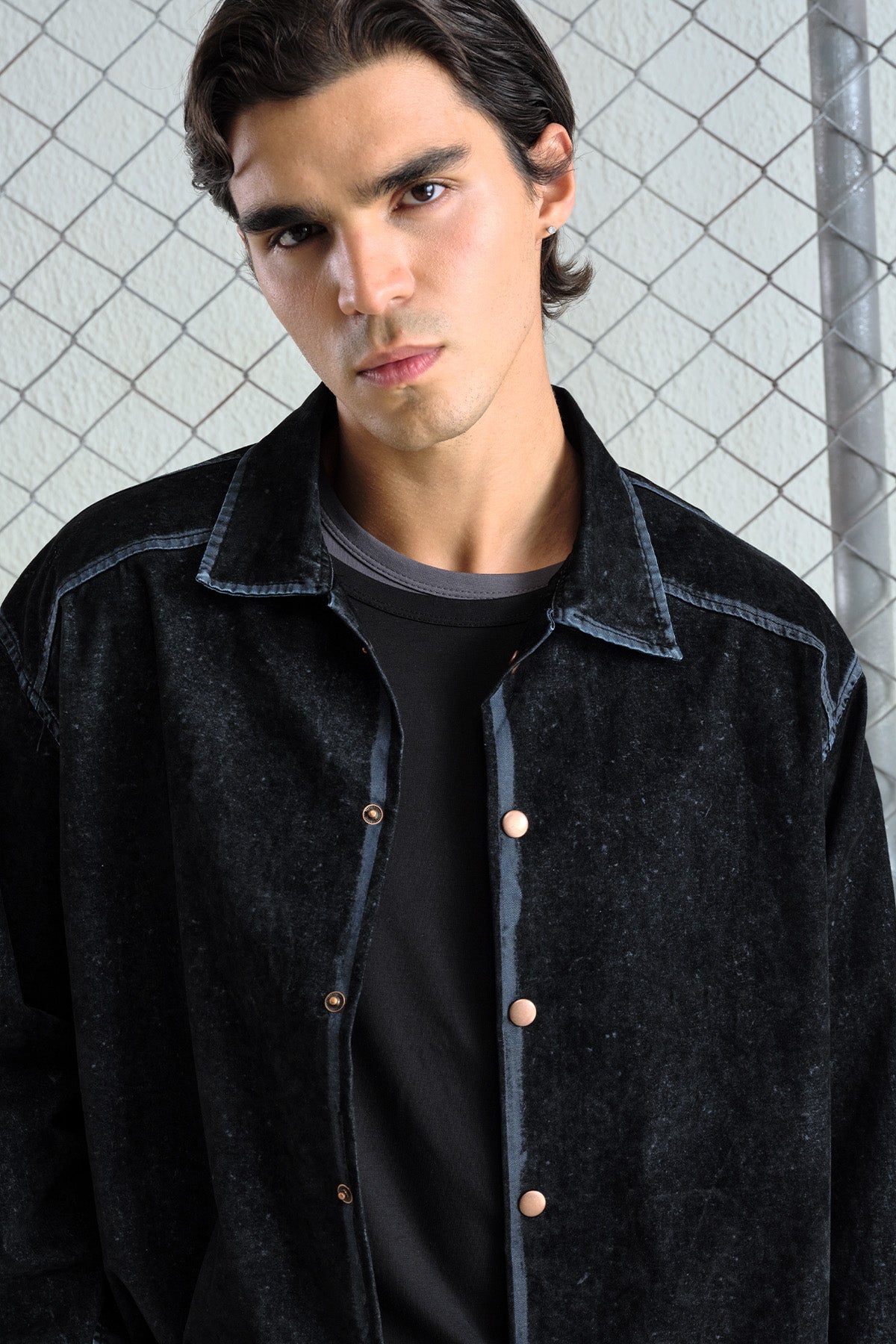 EFFECT VELVET COATED DENIM BLACK SHIRT