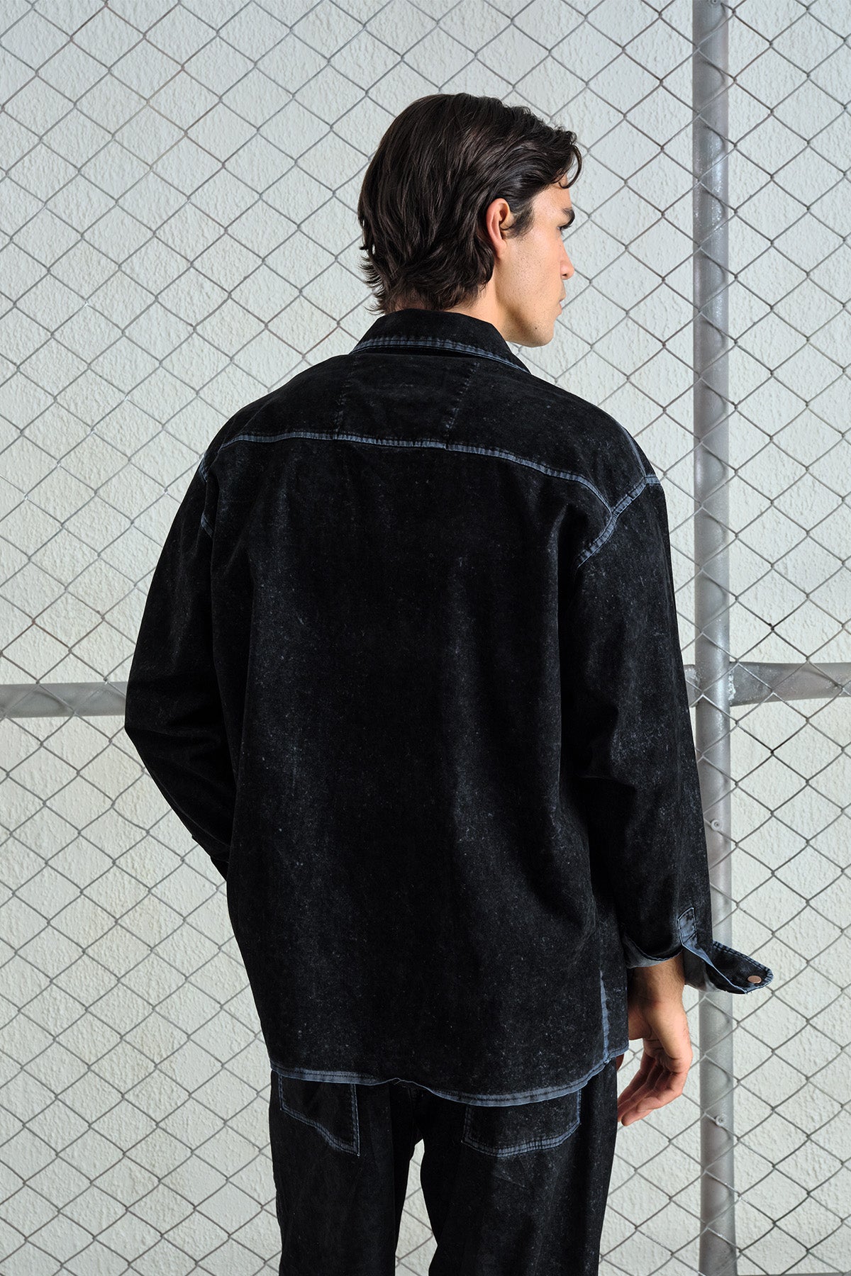EFFECT VELVET COATED DENIM BLACK SHIRT