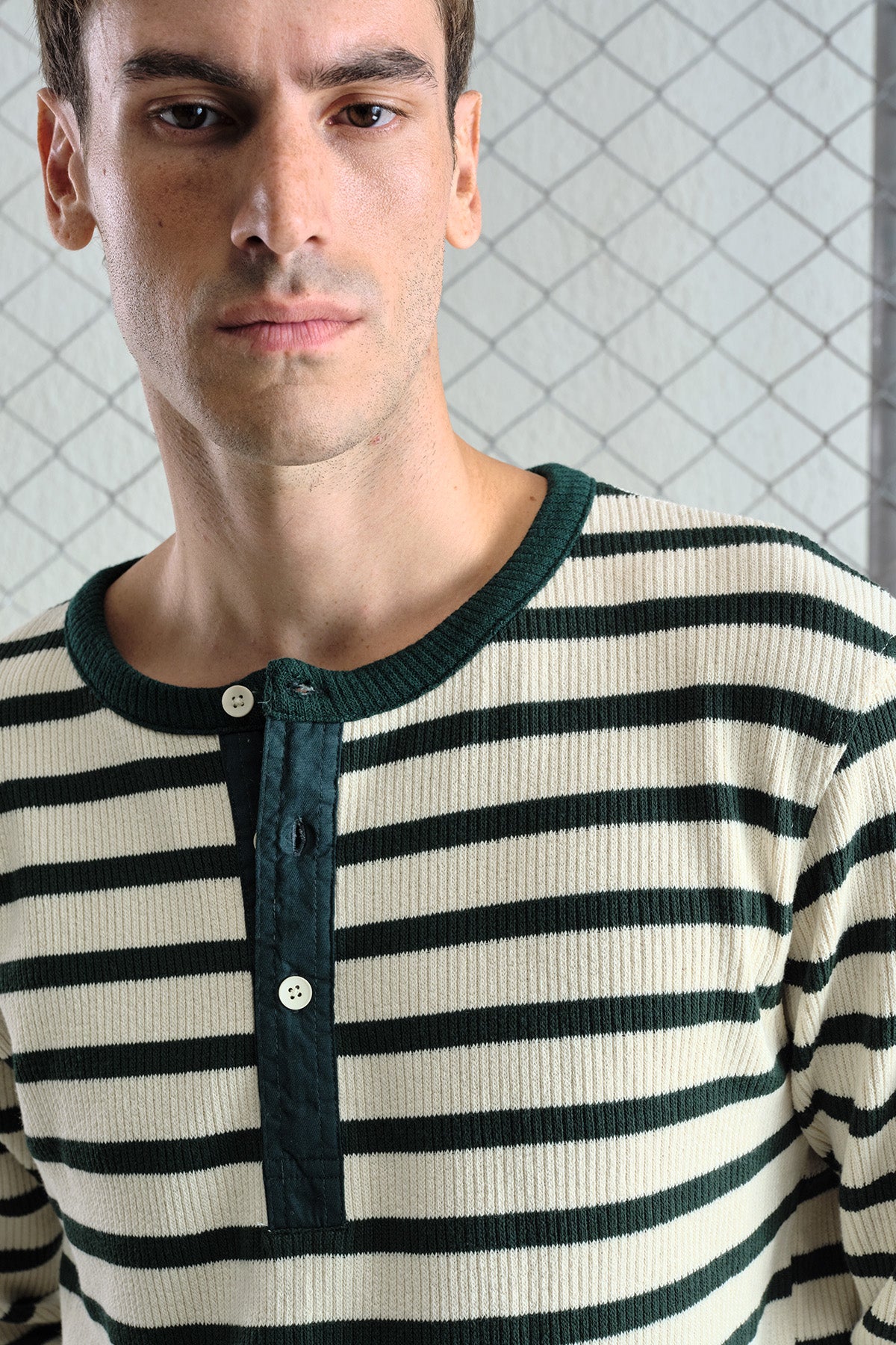 KALIN ÇİZGİLİ YARIM PATLI YEŞİL T-SHIRT