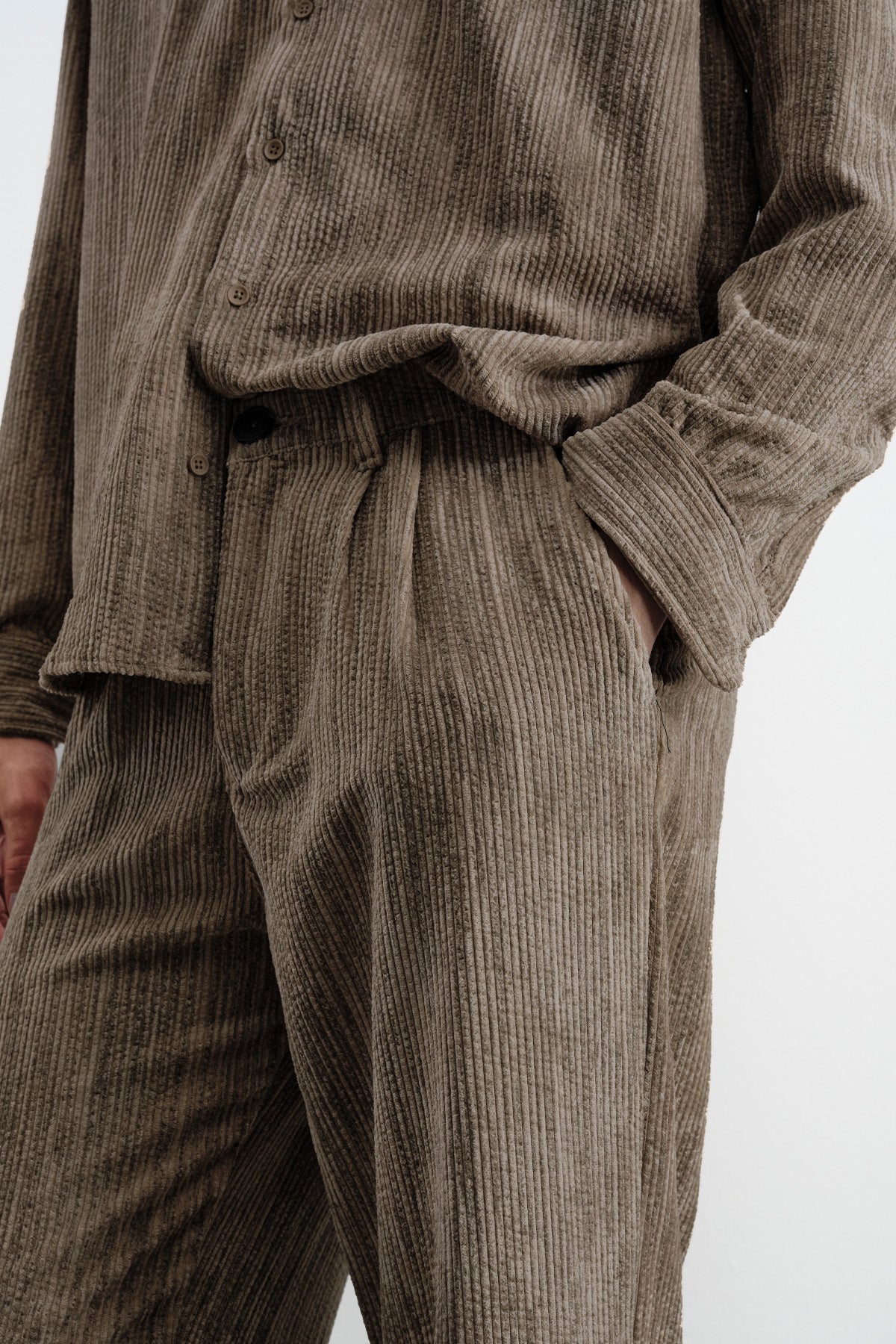 PİLİLİ KADİFE KAHVERENGİ PANTOLON