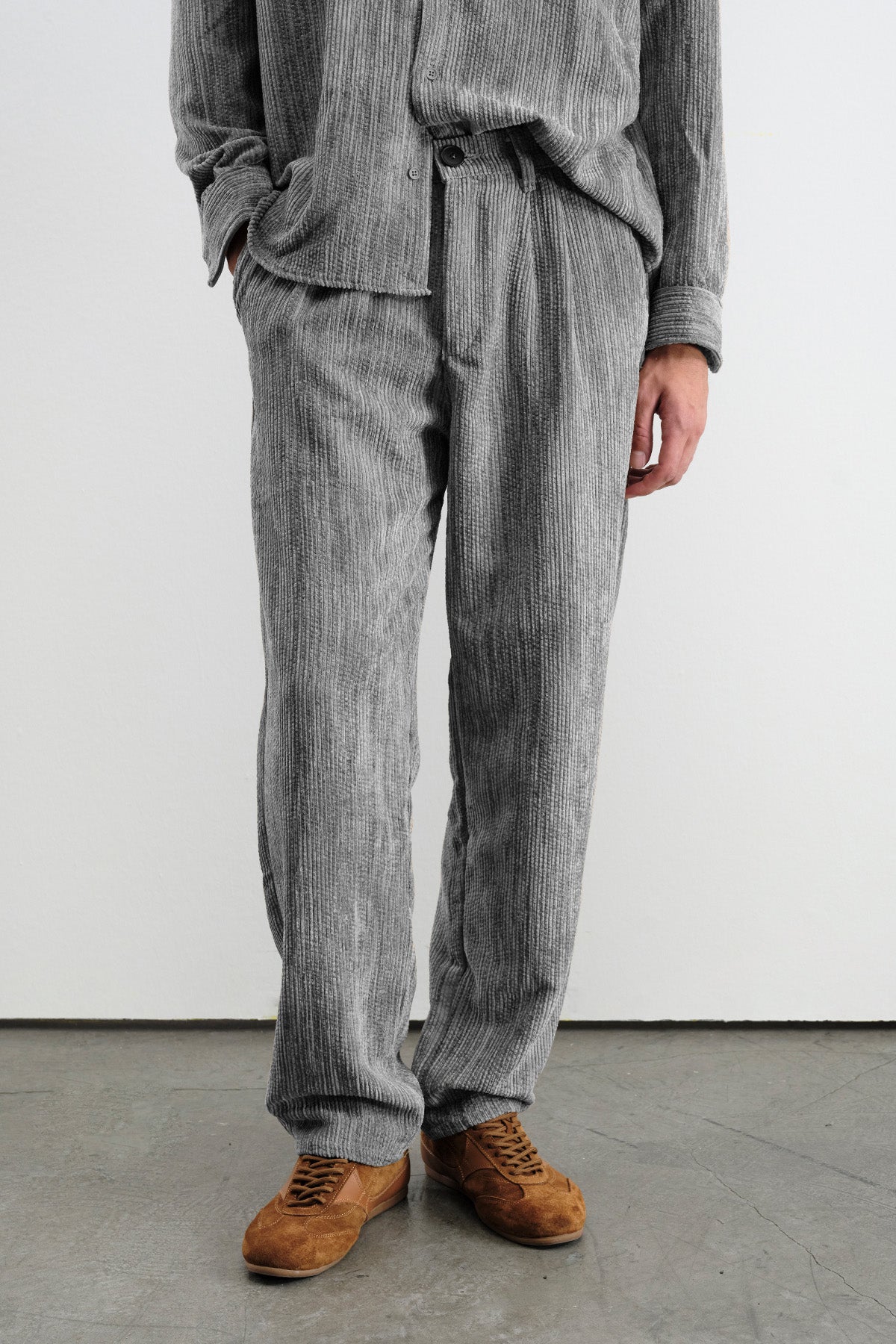 PLEATED VELVET GREY TROUSERS