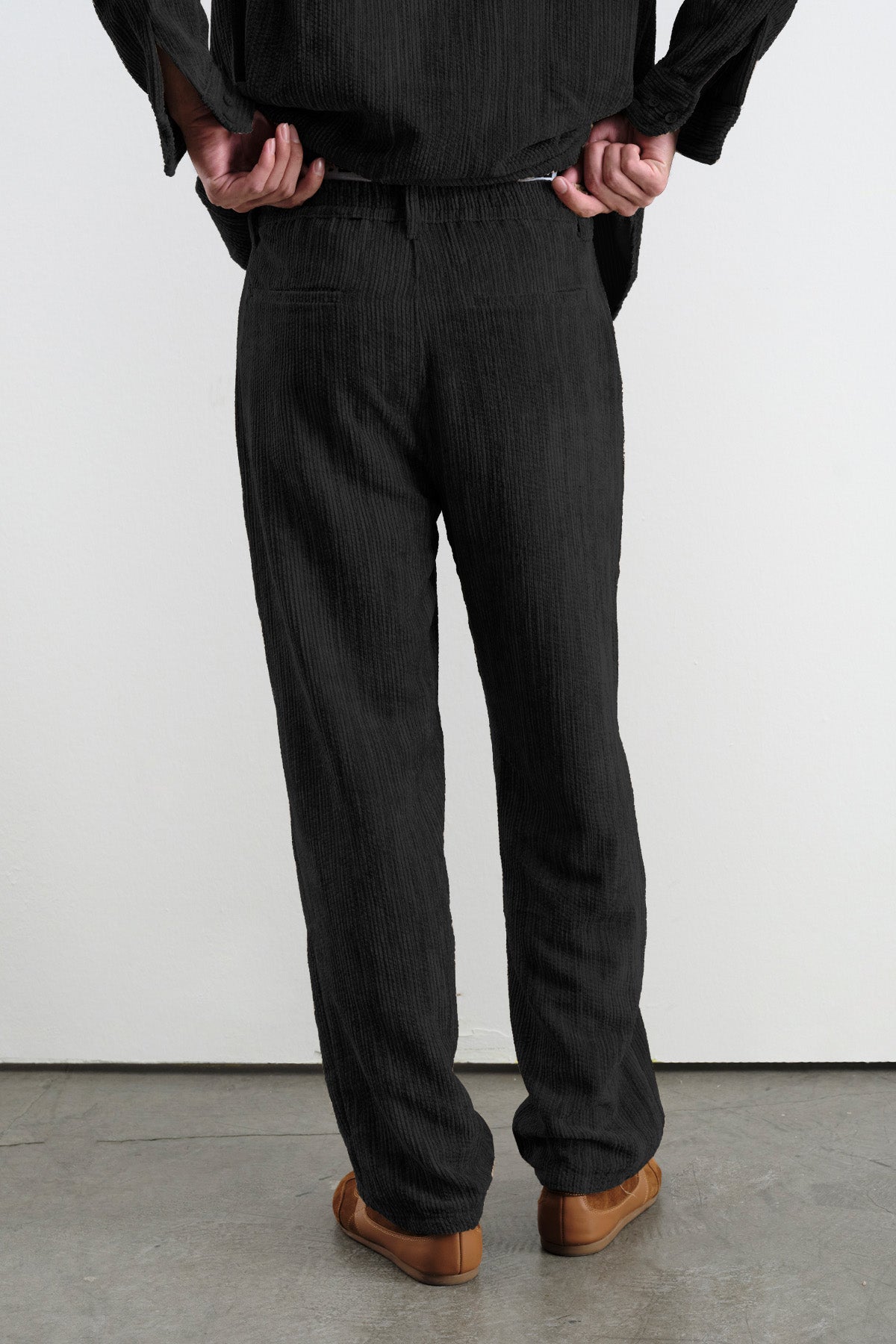 PİLİLİ KADİFE SİYAH PANTOLON