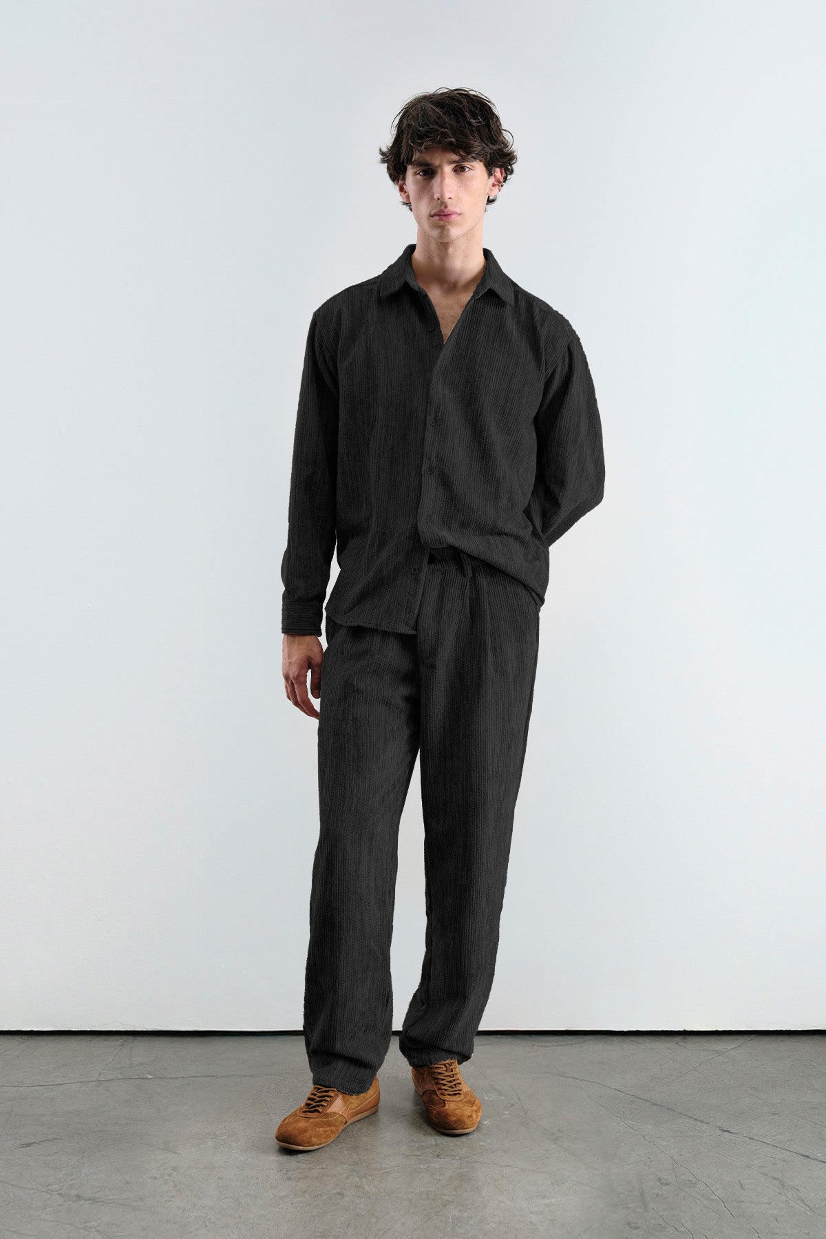 PİLİLİ KADİFE SİYAH PANTOLON