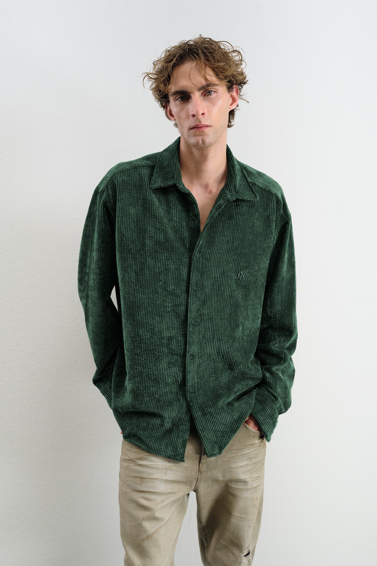 OVERSIZE DÖKÜMLÜ KADİFE YEŞİL GÖMLEK · 2
