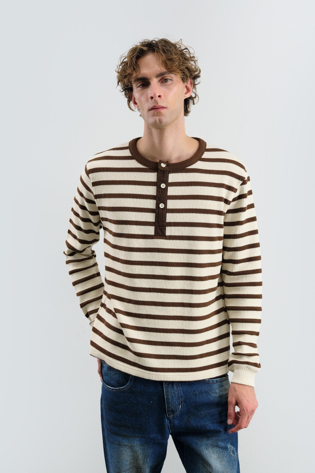 KALIN ÇİZGİLİ YARIM PATLI KAHVERENGİ T-SHIRT