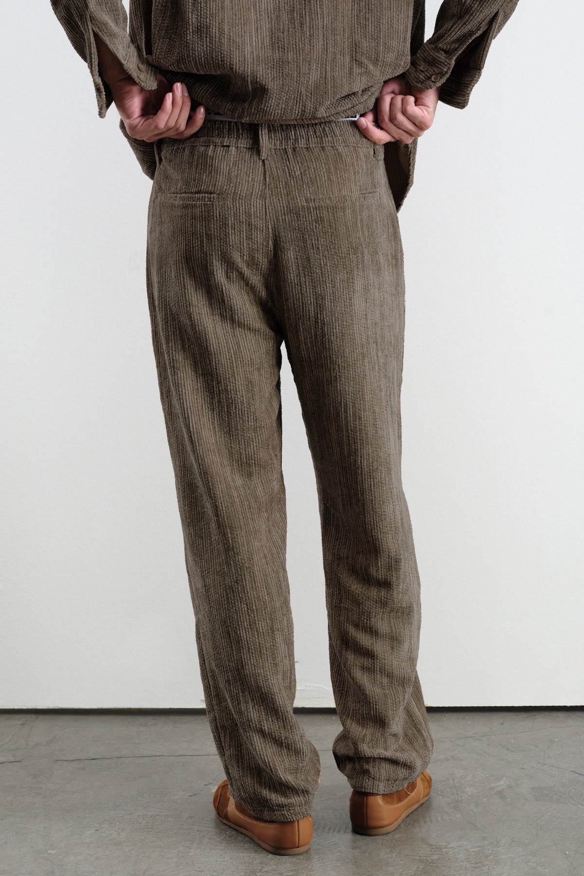 PİLİLİ KADİFE KAHVERENGİ PANTOLON