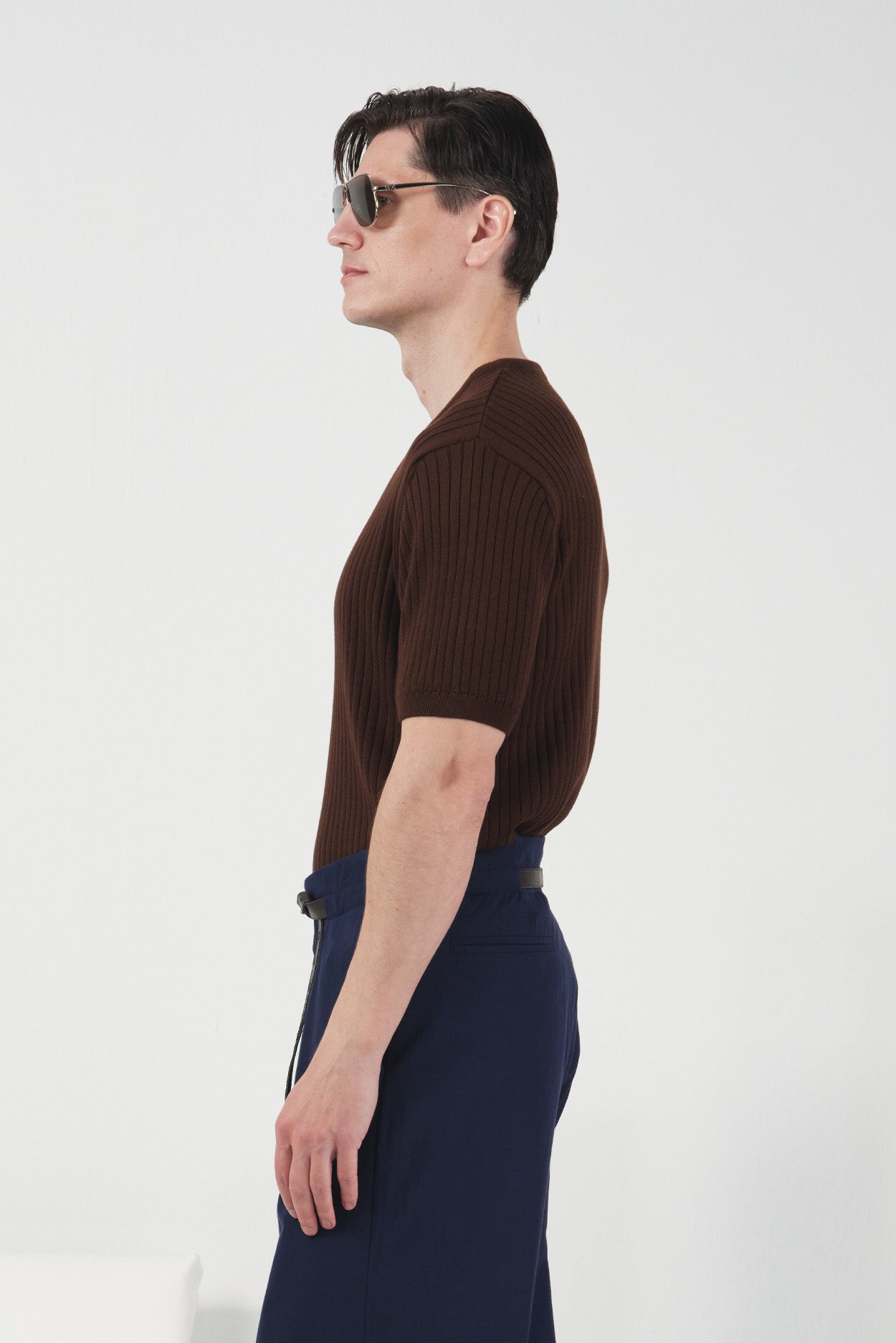 SLIM FIT ZIPPED BROWN KNITTED T-SHIRT