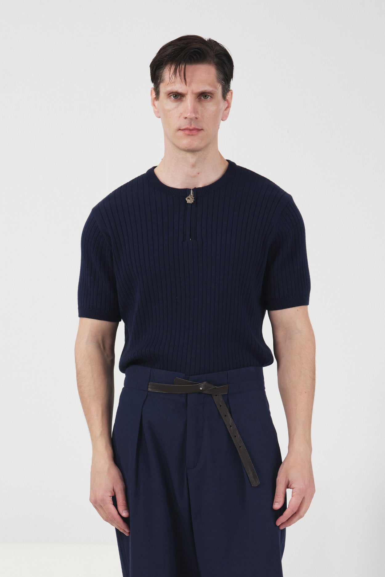 SLIM FIT ZIPPED NAVY KNITTED T-SHIRT