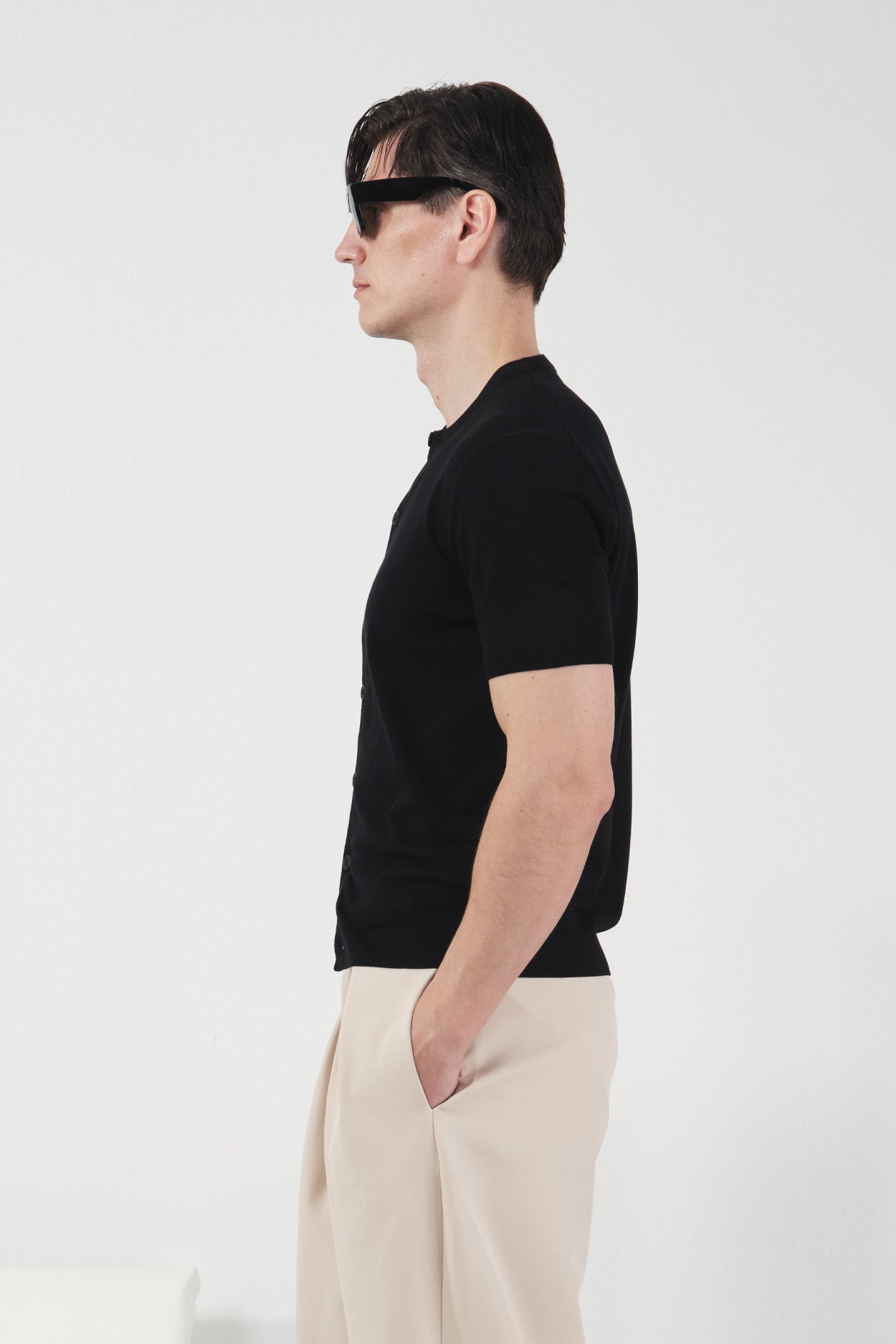 KISA KOLLU İNCE TRİKO SİYAH GÖMLEK