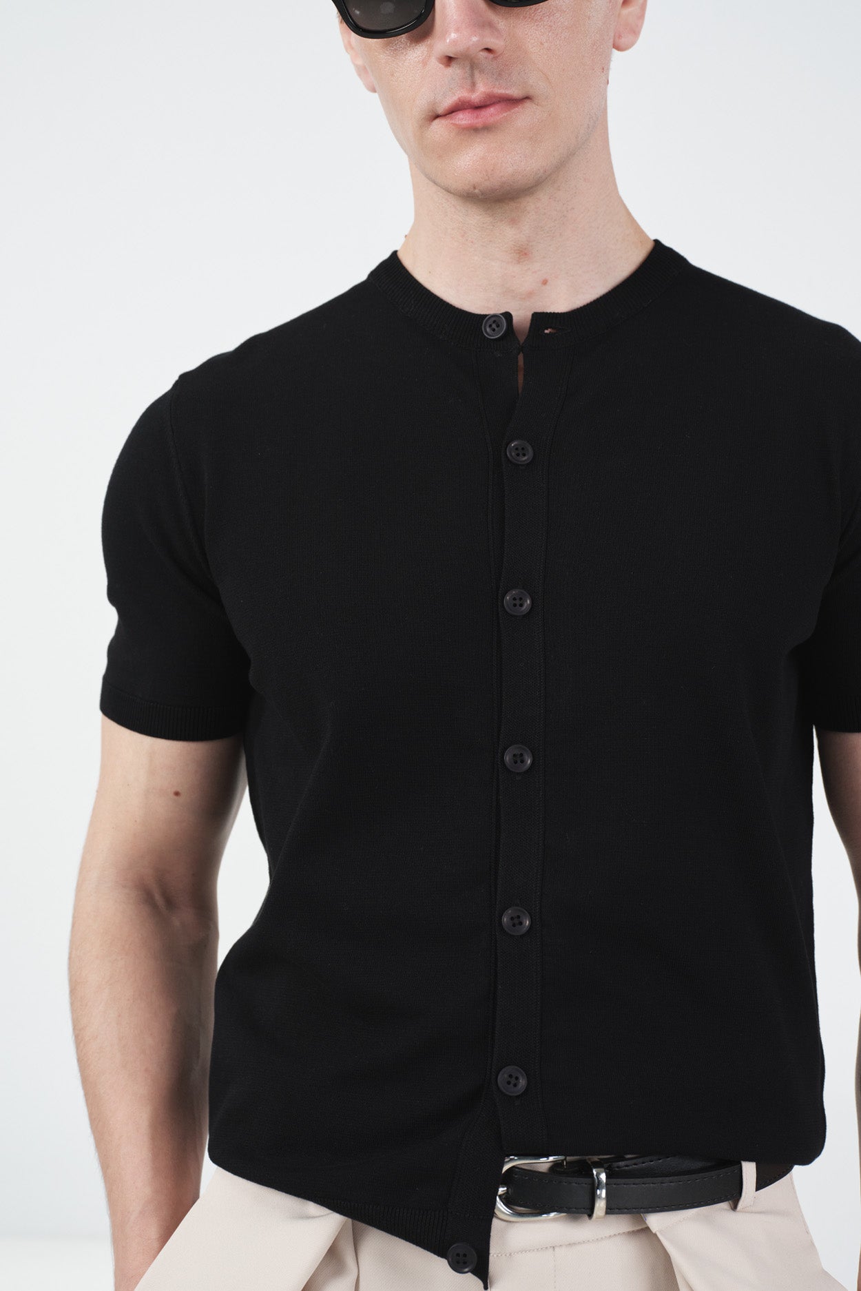 KISA KOLLU İNCE TRİKO SİYAH GÖMLEK