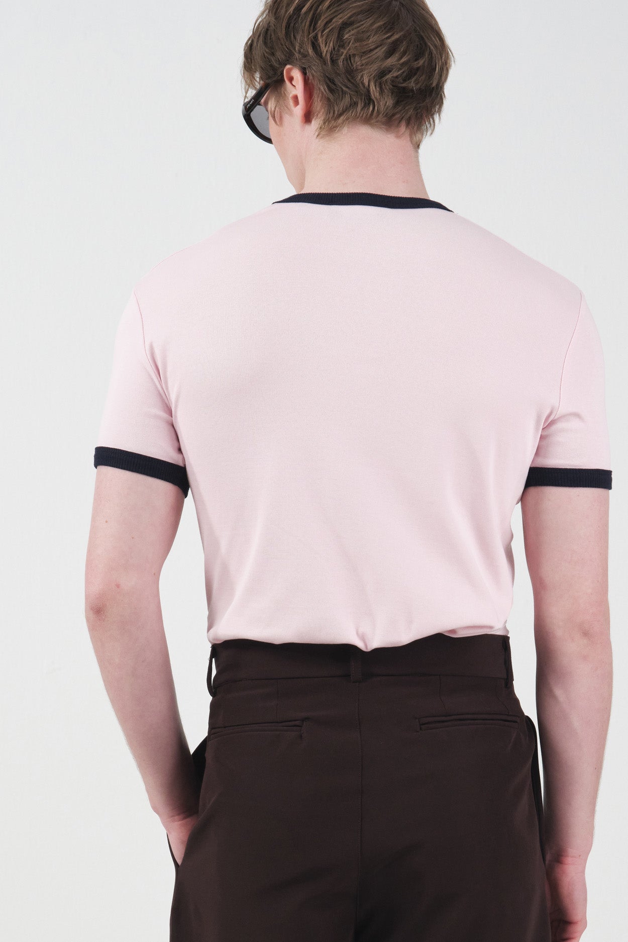 KONTRAST DETAYLI BİSİKLET YAKA PEMBE T-SHIRT