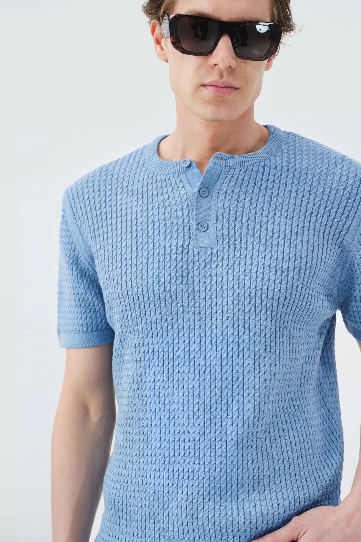 DOKULU BİSİKLET YAKA MAVİ TRİKO T-SHIRT