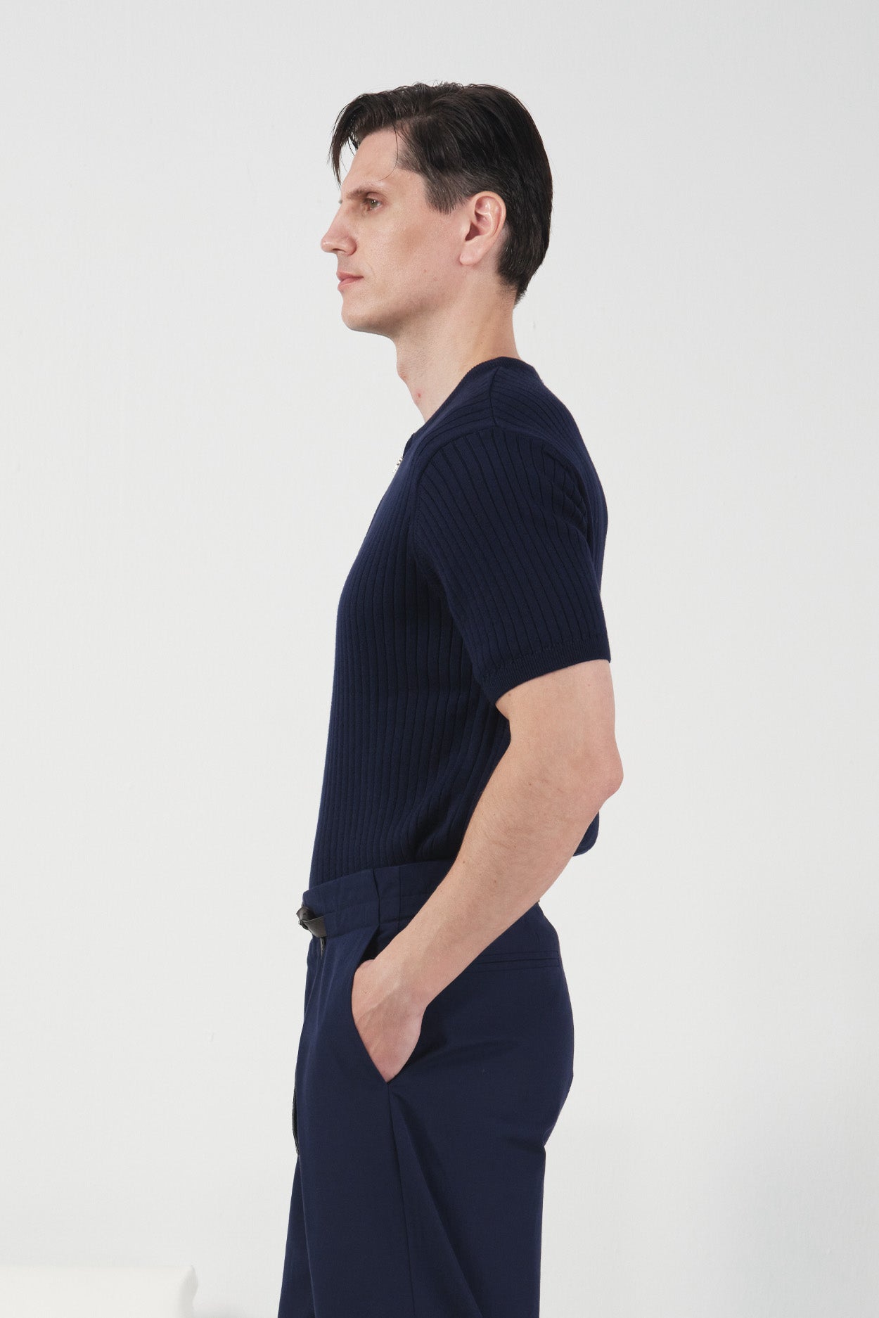 SLIM FIT ZIPPED NAVY KNITTED T-SHIRT