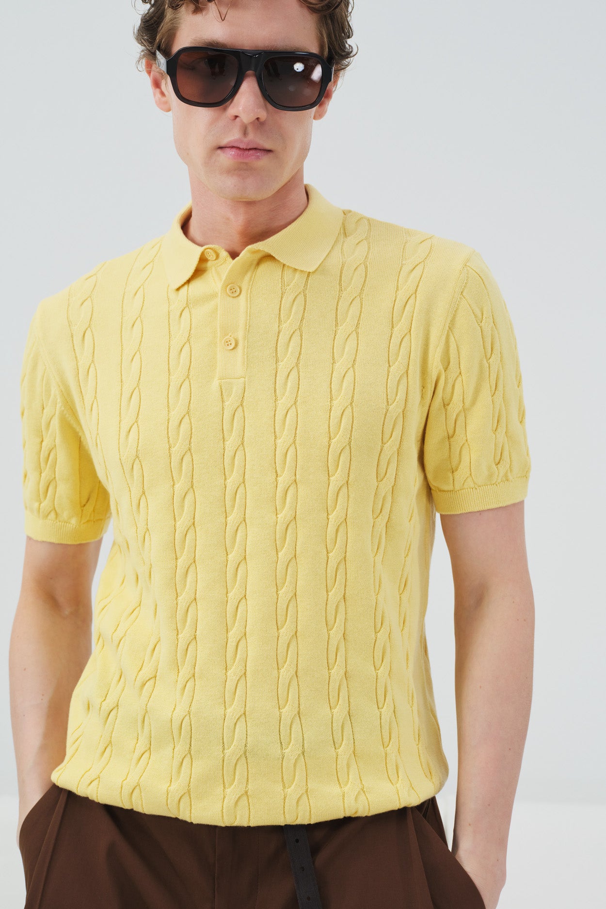 DOKULU ÖRGÜ DESENLİ SARI POLO YAKA TRİKO T-SHIRT