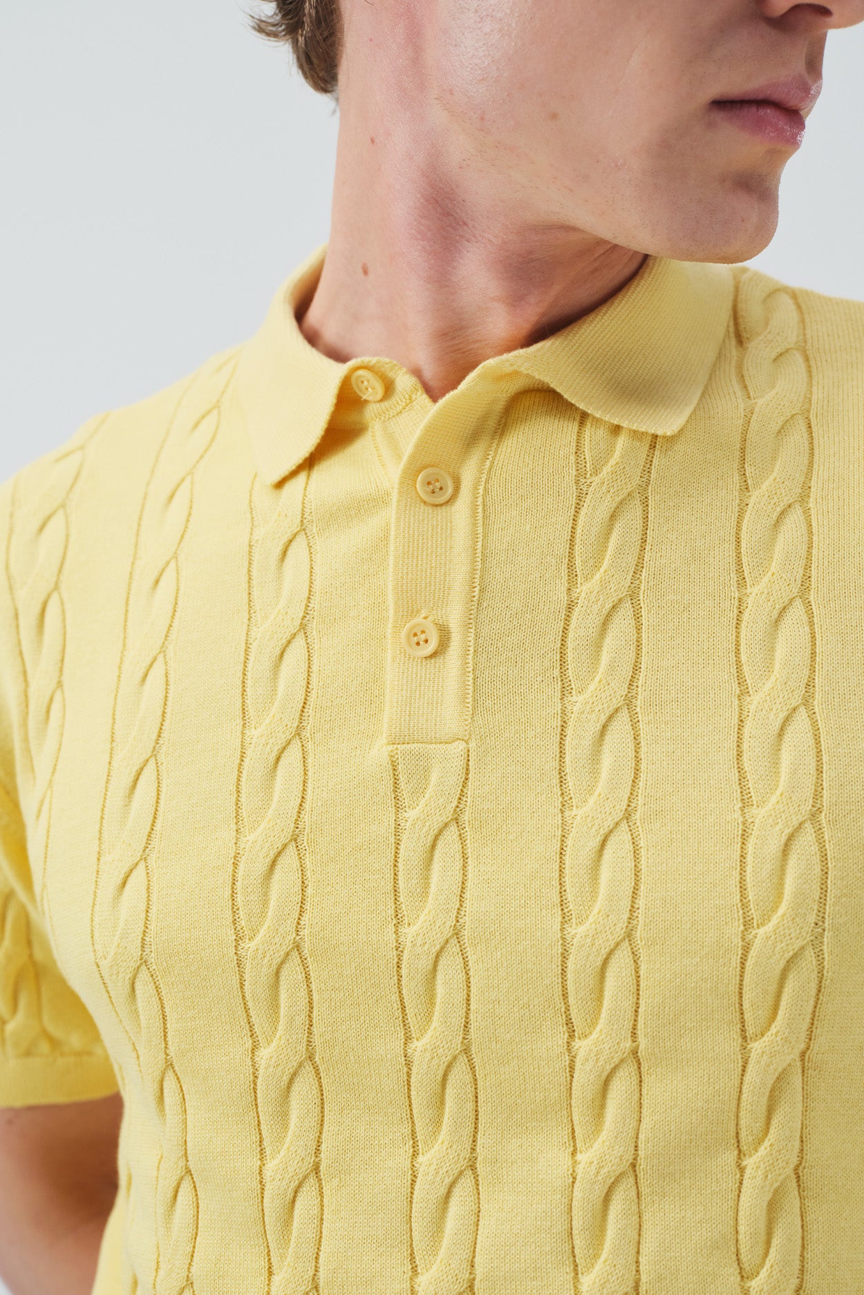 DOKULU ÖRGÜ DESENLİ SARI POLO YAKA TRİKO T-SHIRT