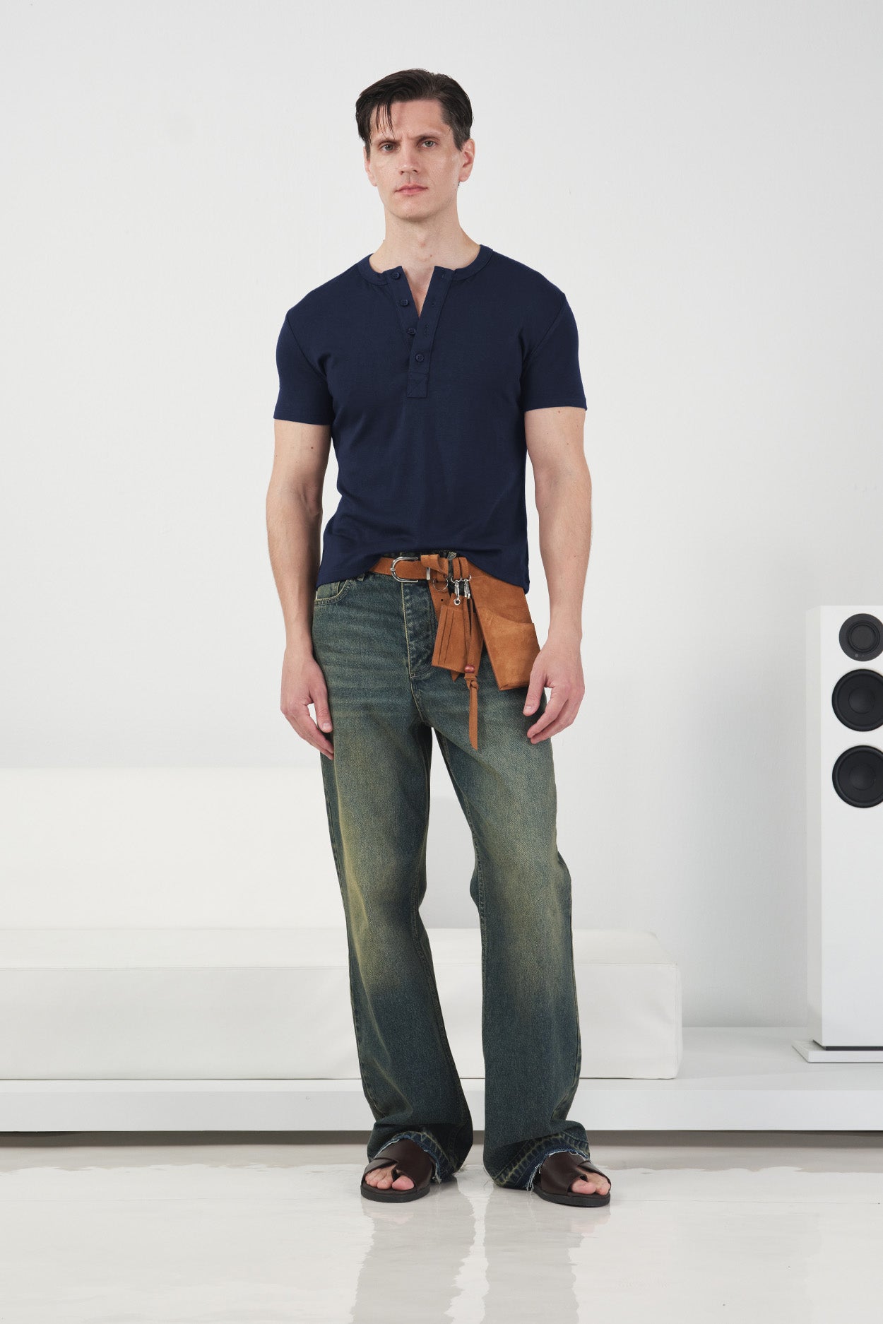 YARIM PATLI DAR KESİM LACİVERT T-SHIRT