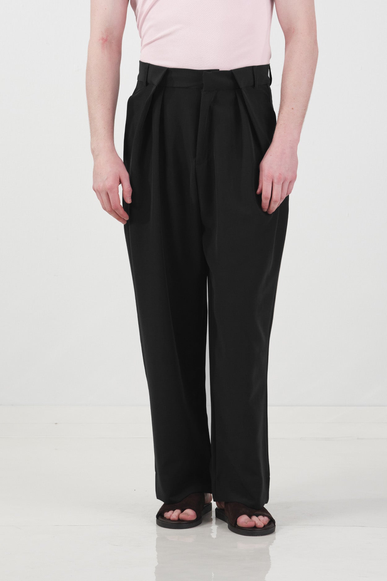 DOUBLE PLEATED RELAXED FIT BLACK TROUSERS