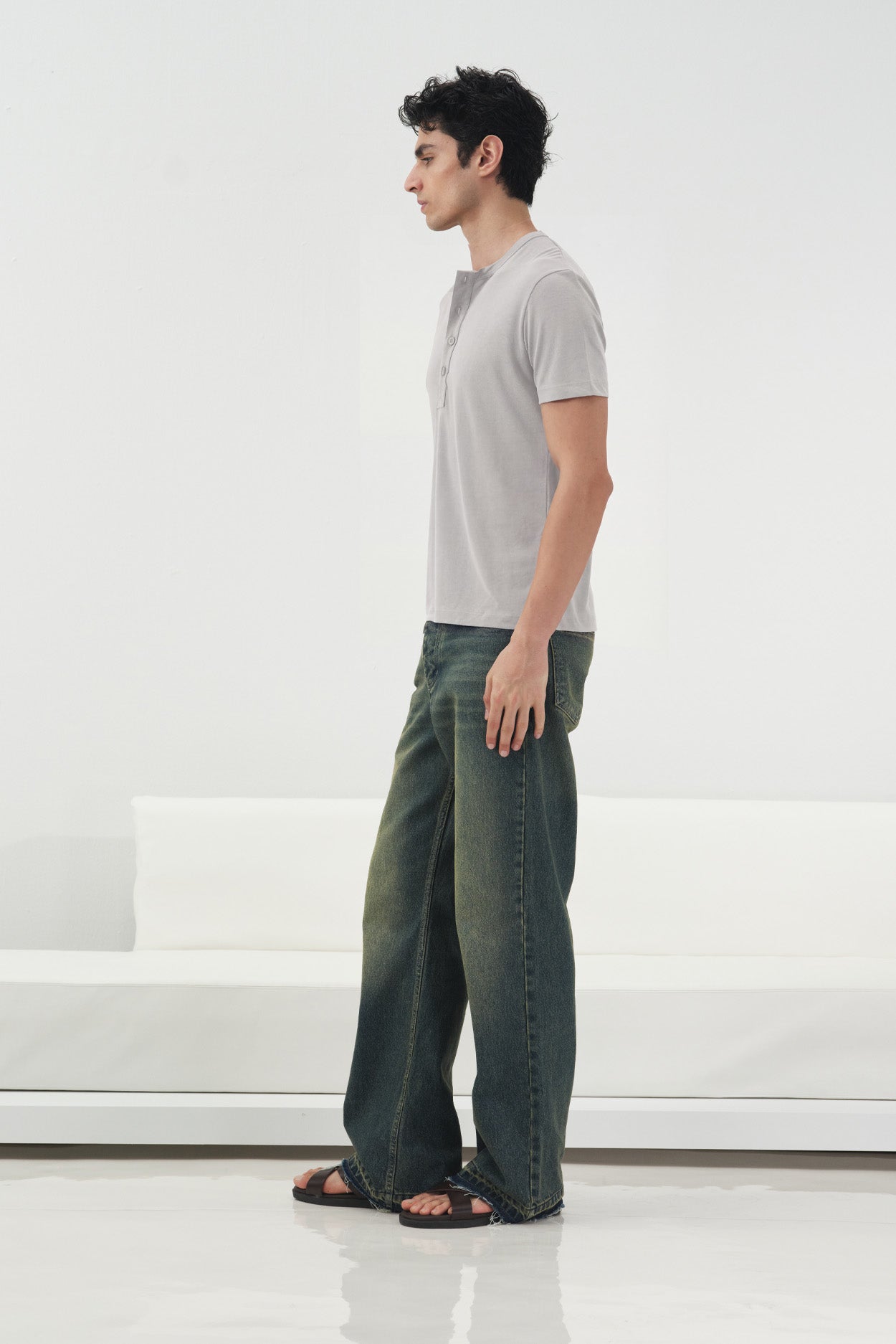 YARIM PATLI BEYAZ T-SHIRT