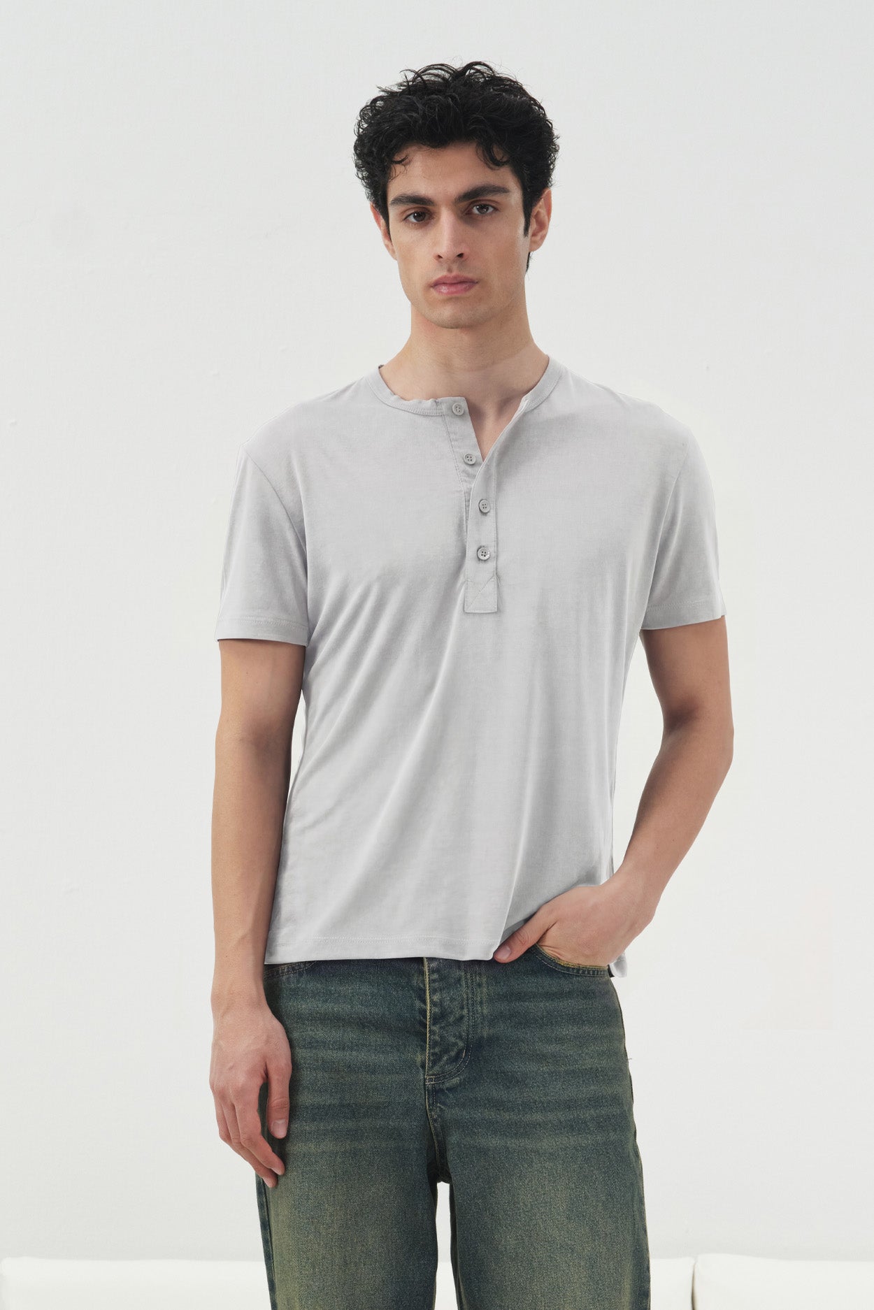 YARIM PATLI BEYAZ T-SHIRT