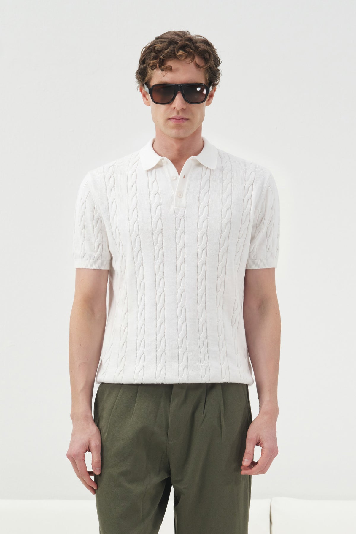 DOKULU ÖRGÜ DESENLİ BEYAZ POLO YAKA TRİKO T-SHIRT