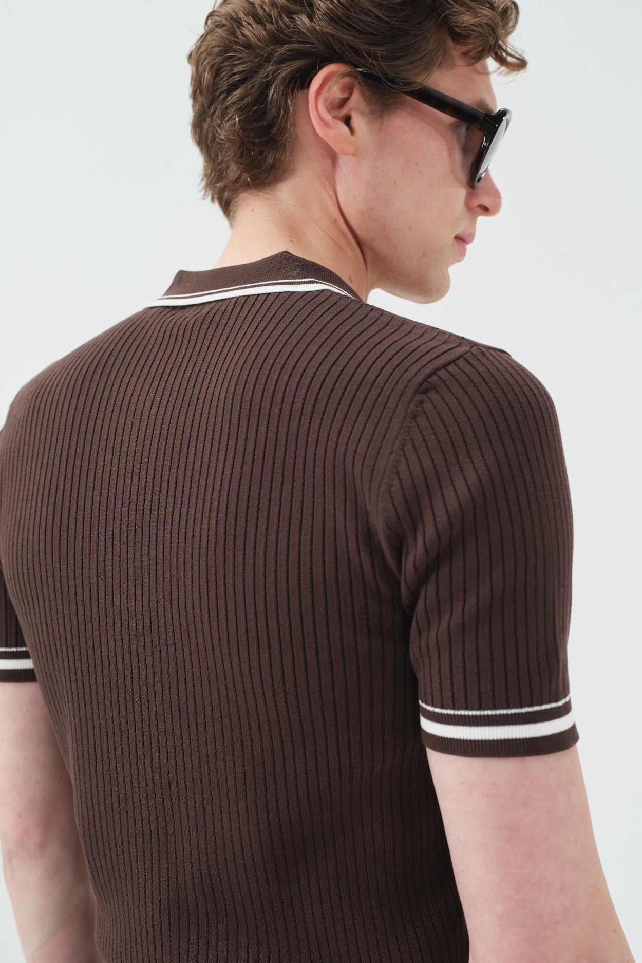 ÇİZGİ DETAYLI POLO YAKA KAHVERENGİ TRİKO T-SHIRT