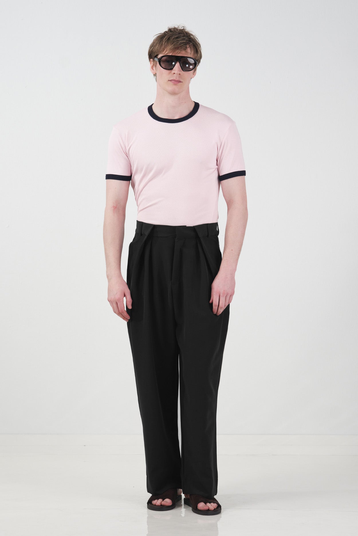 ÇİFT PİLİLİ BOL KESİM GENİŞ PAÇALI SİYAH PANTOLON