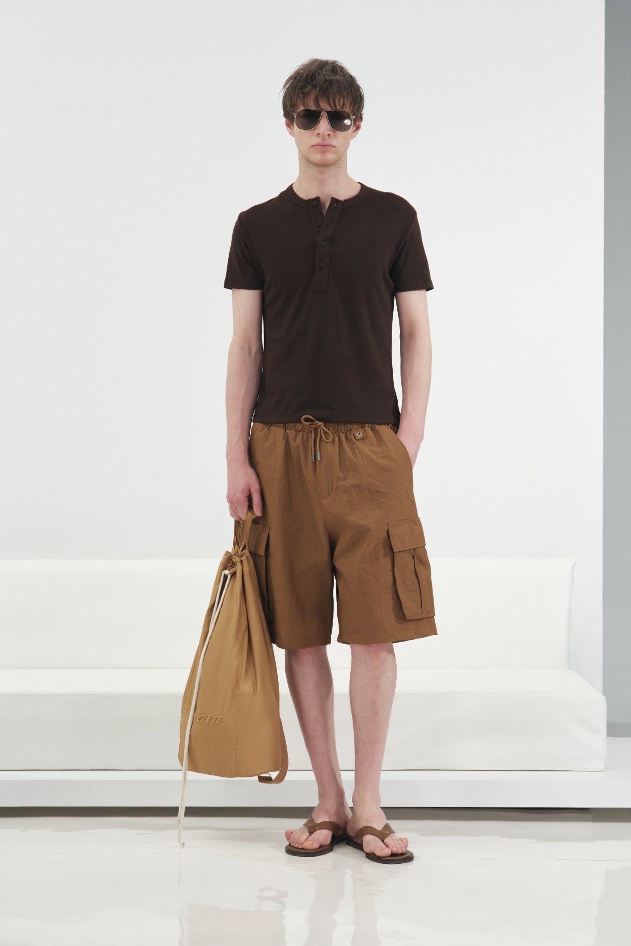 CARGO POCKET SHORT WITH FLAT PARACHUTE POUCH