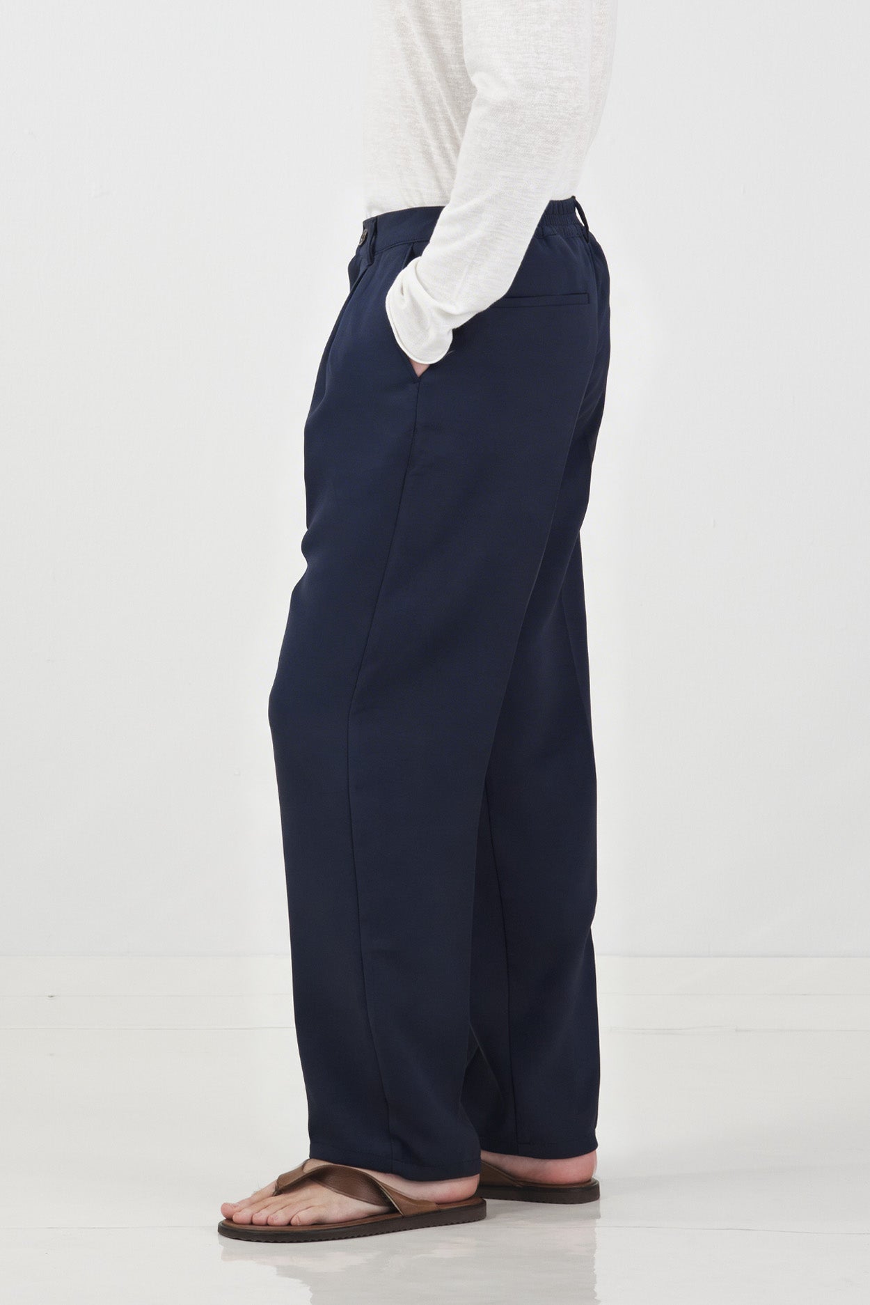 TEXTURED CLASSIC NAVY PLEATED TROUSERS