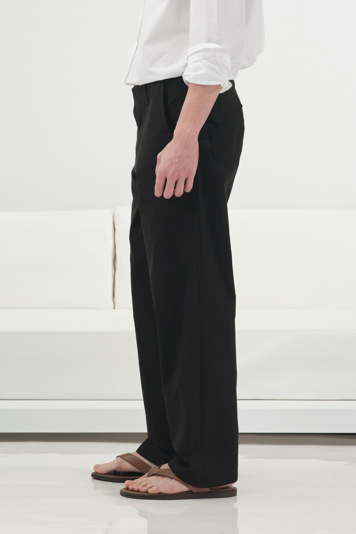 CLASSIC BLACK TECHNICAL TROUSERS WITH POCKETS