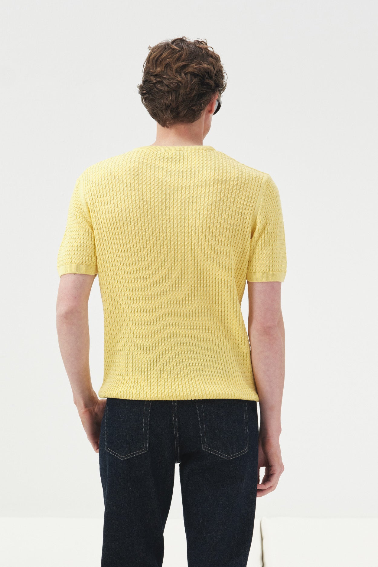 DOKULU BİSİKLET YAKA SARI TRİKO T-SHIRT