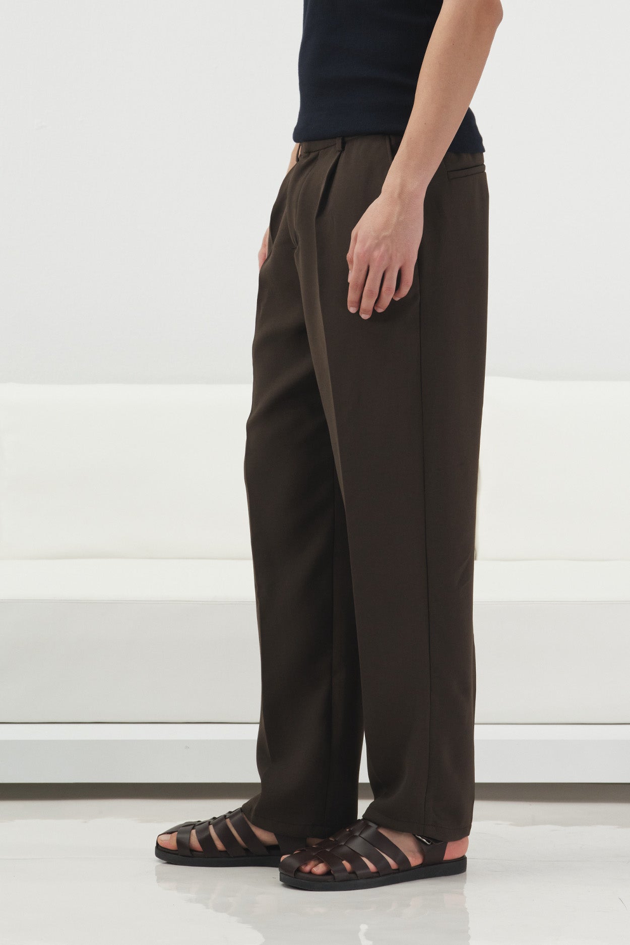 TEXTURED BROWN PLEATED TROUSERS