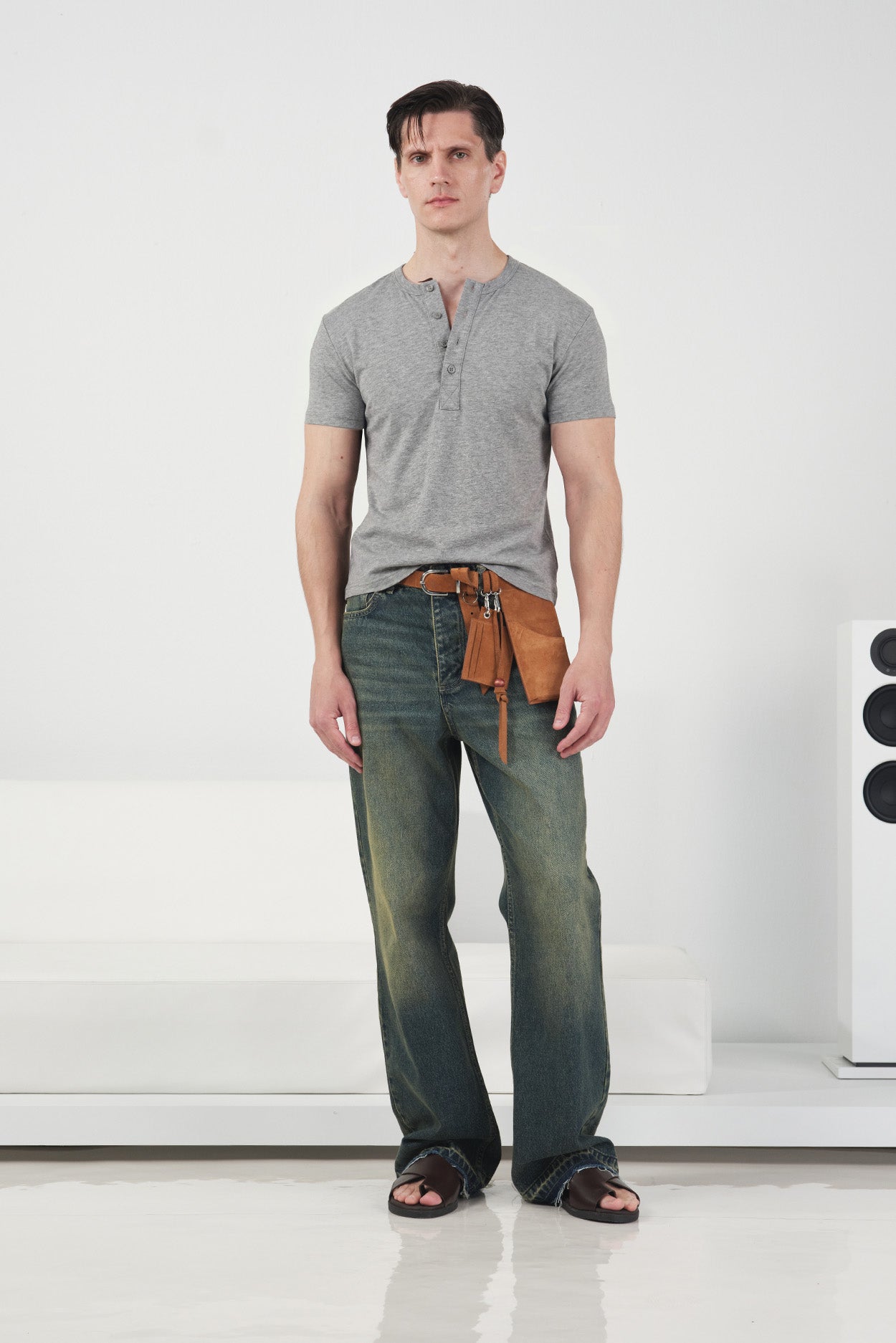 YARIM PATLI DAR KESİM GRİ T-SHIRT