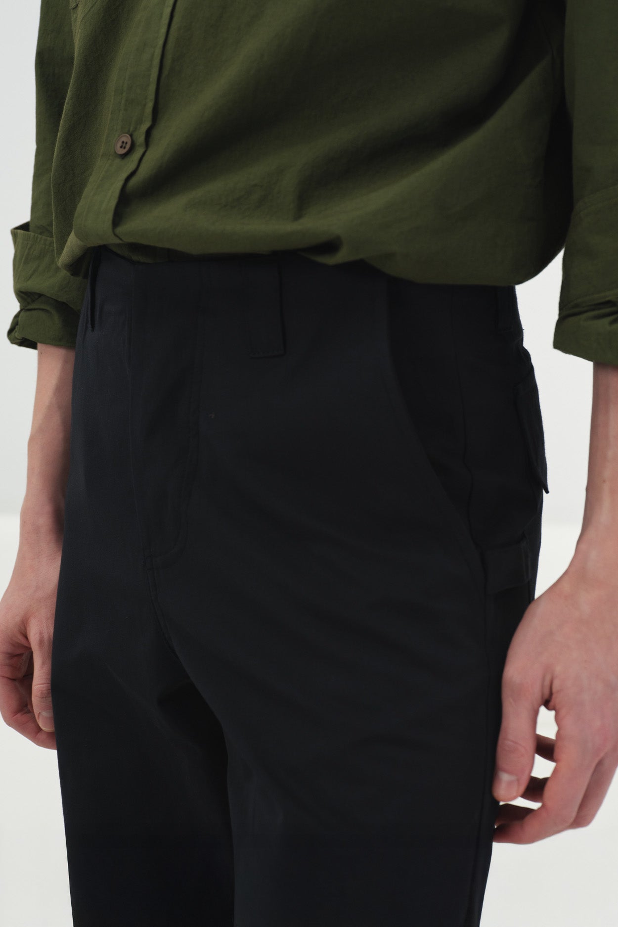 CLASSIC NAVY TECHNICAL PANTS WITH POCKETS