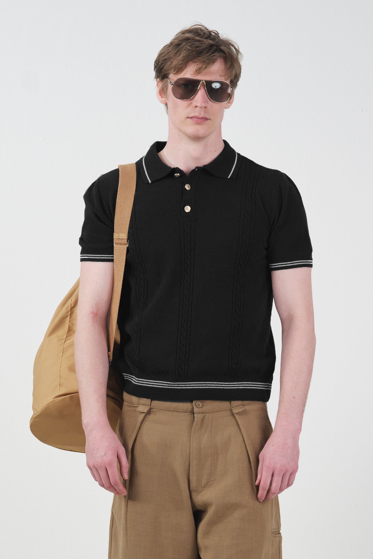 GOLD DÜĞMELİ DOKULU POLO YAKA SİYAH TRİKO T-SHIRT