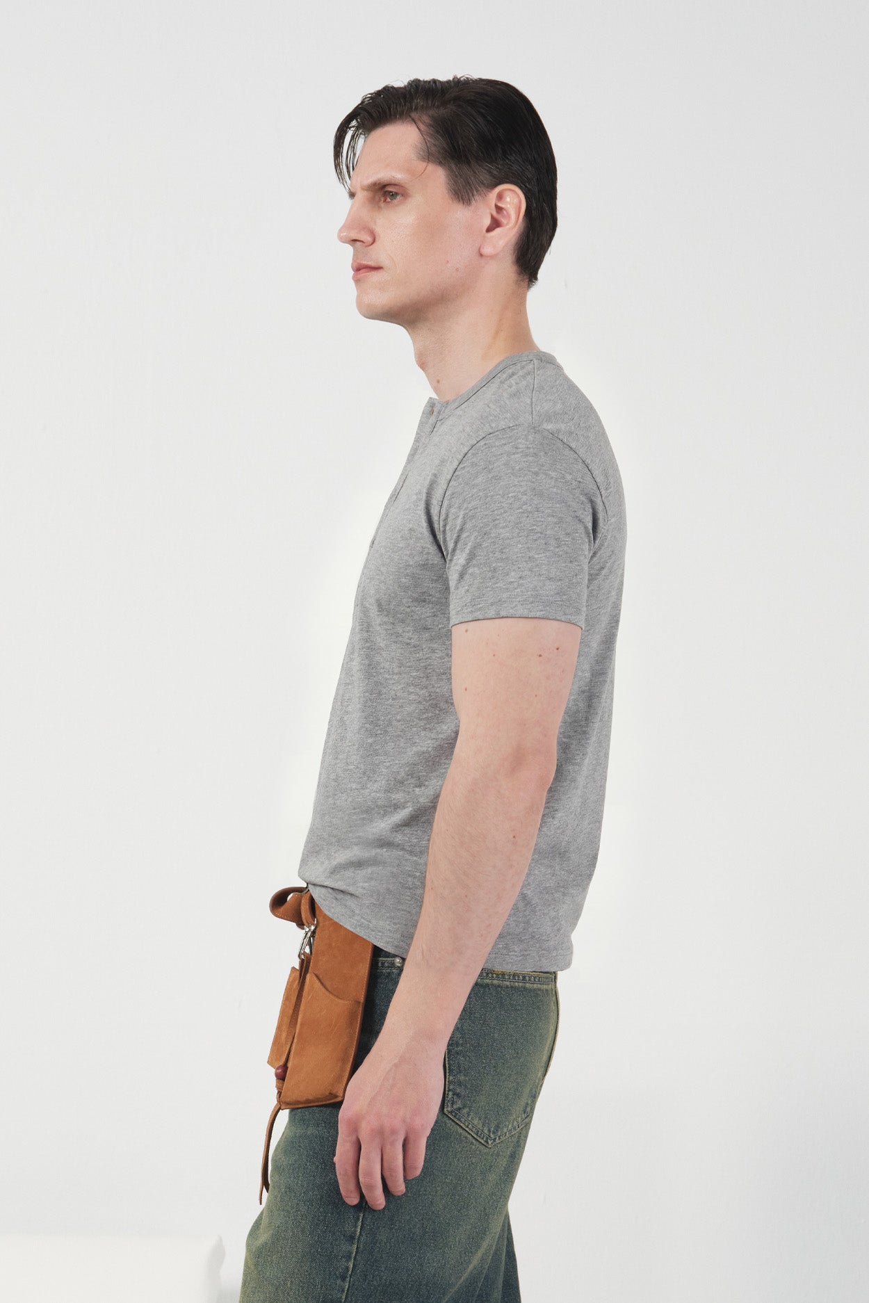 YARIM PATLI DAR KESİM GRİ T-SHIRT