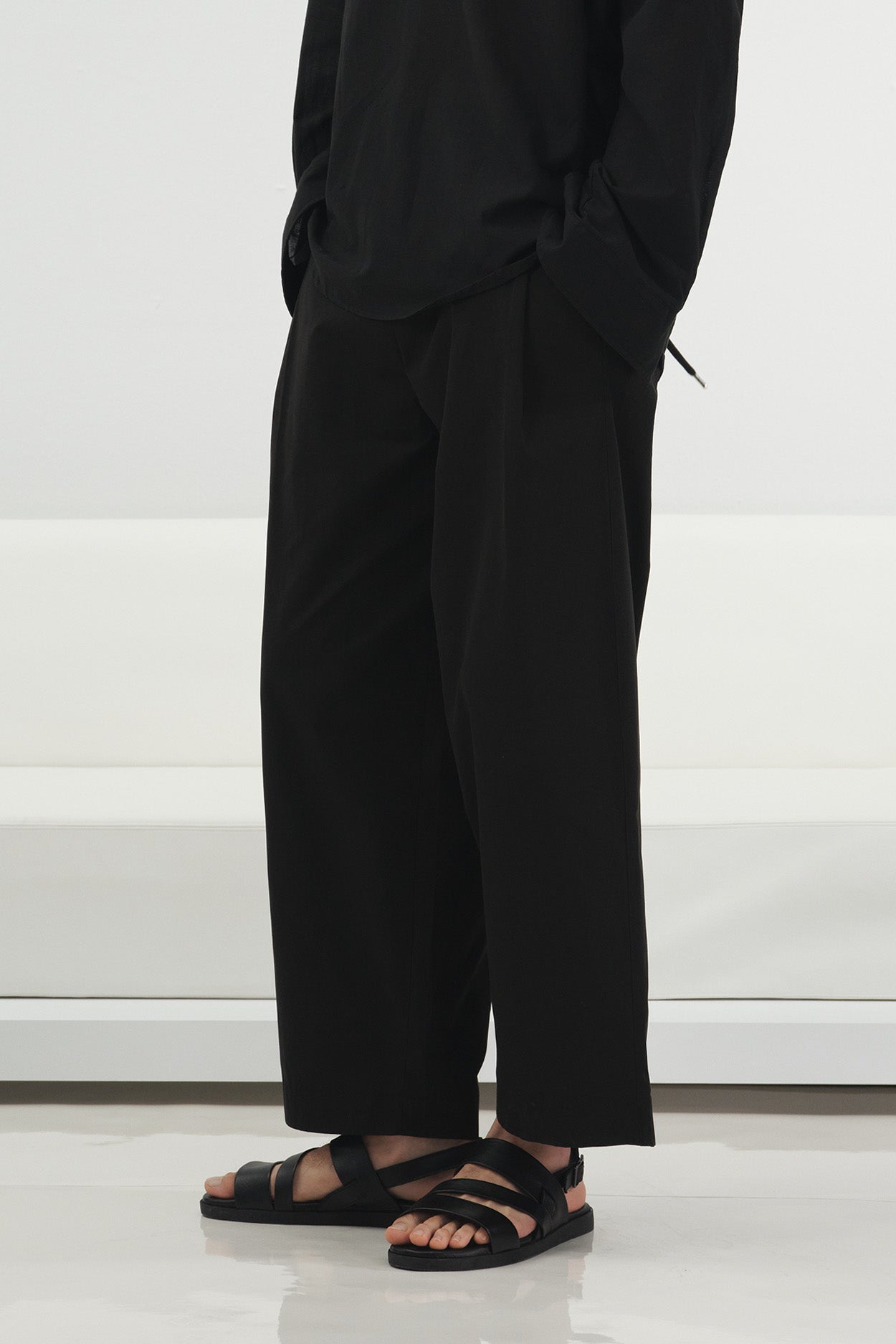 PİLİLİ KLASİK TEKNİK SİYAH PANTOLON