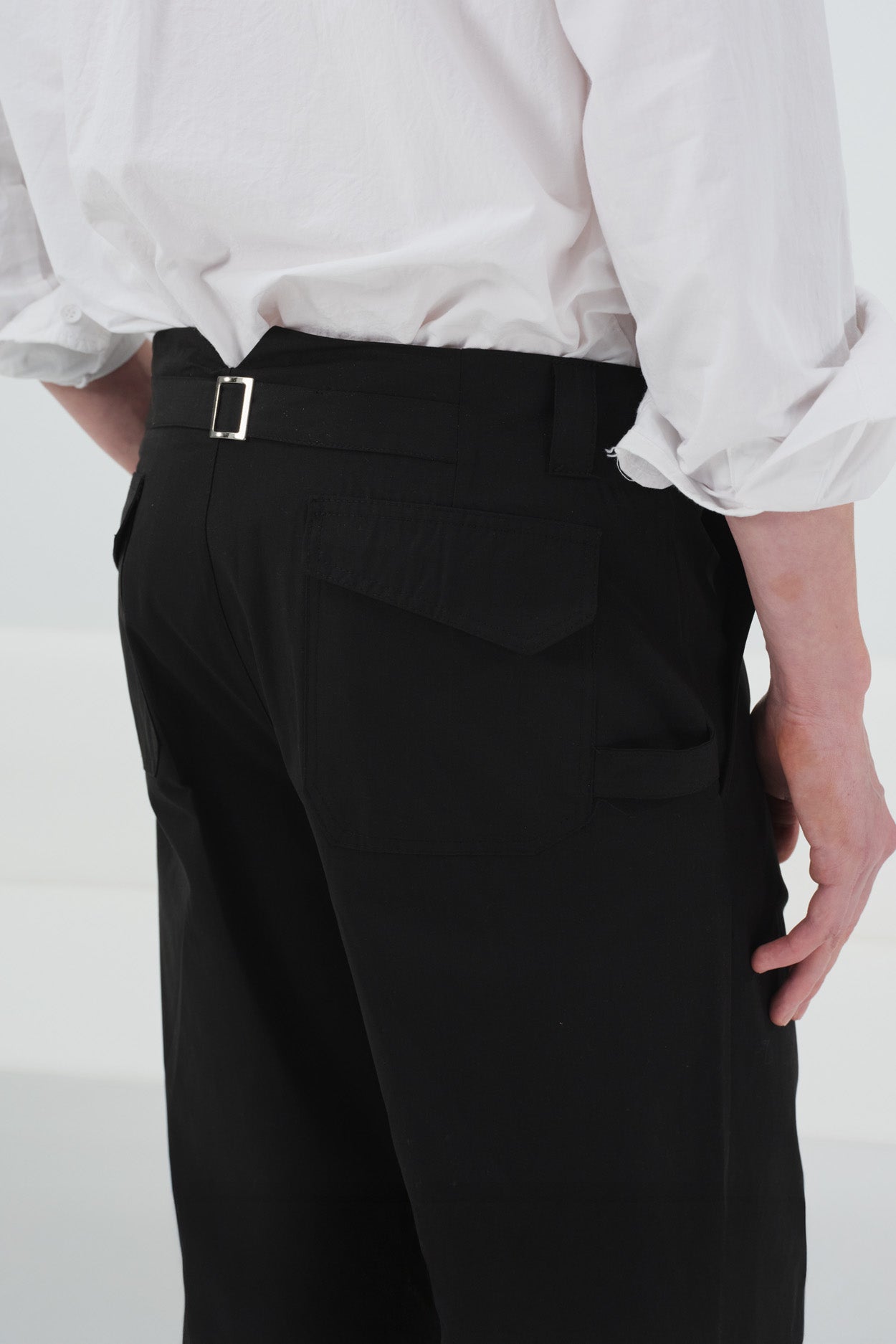 CEPLİ KLASİK SİYAH TEKNİK PANTOLON