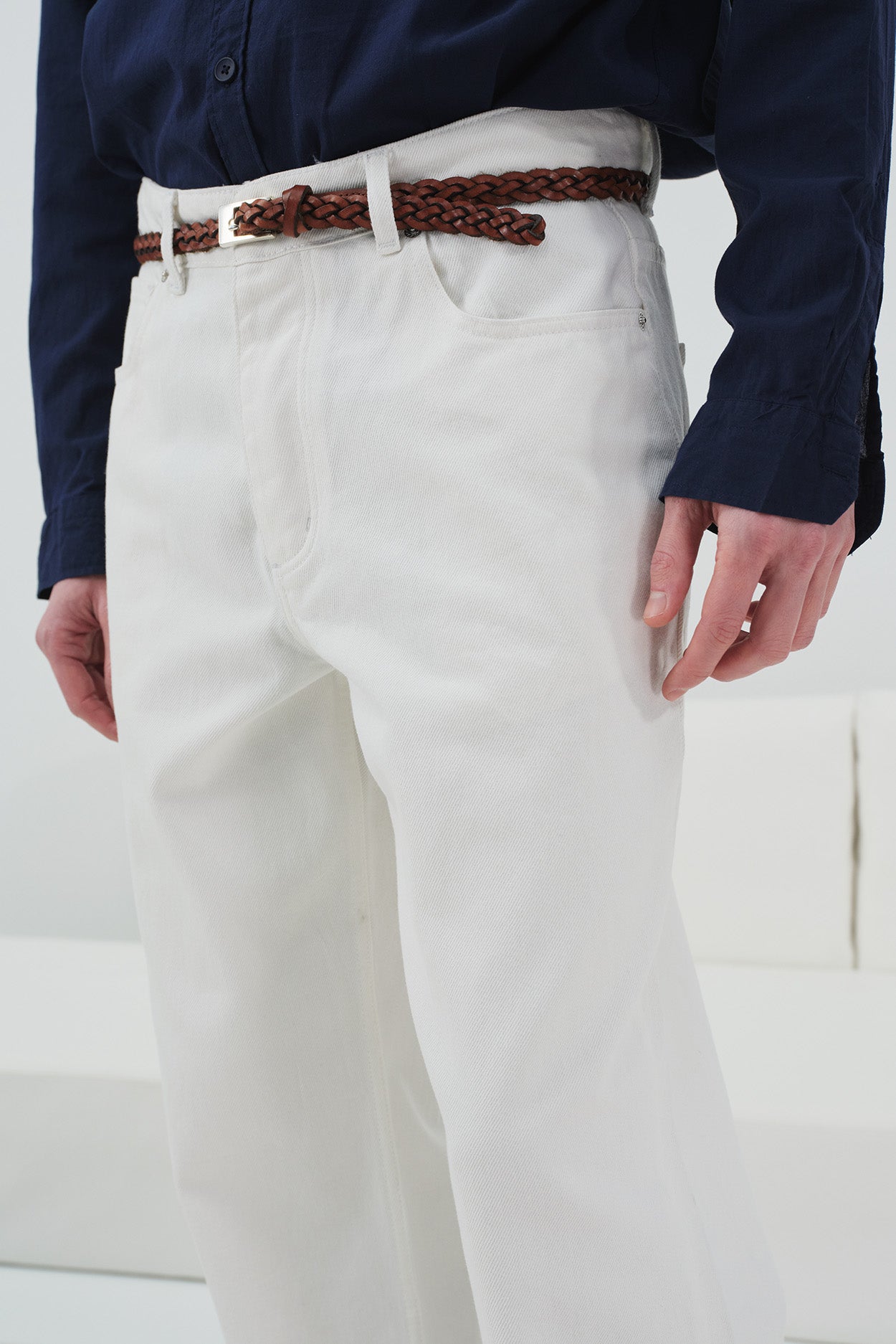 REGULAR FIT WHITE JEANS