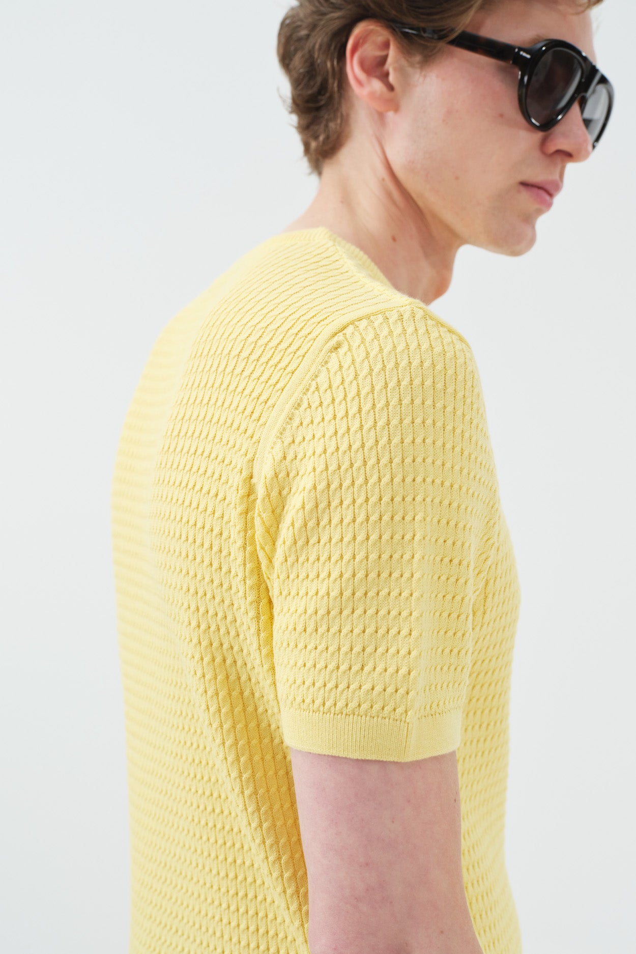 DOKULU BİSİKLET YAKA SARI TRİKO T-SHIRT