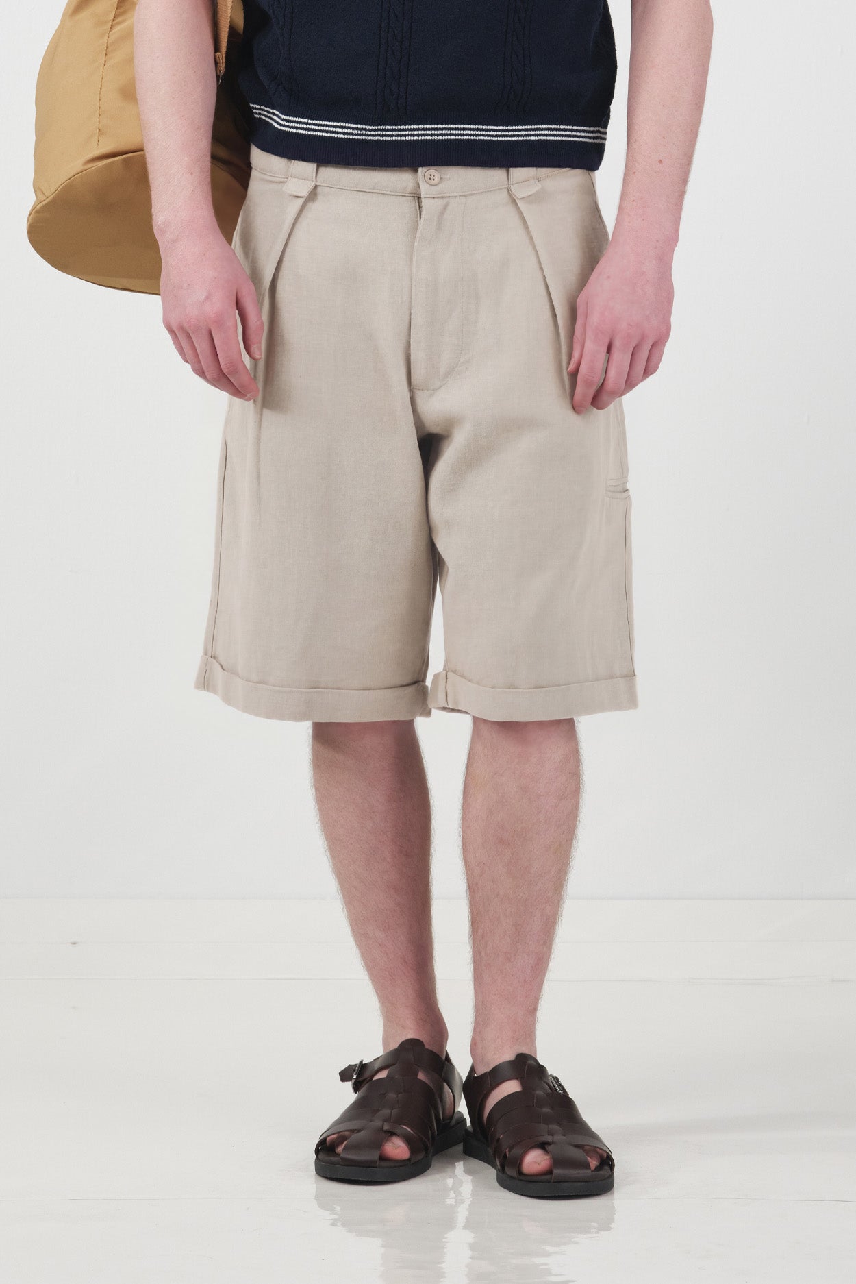POCKET DETAIL BEIGE LINEN SHORTS