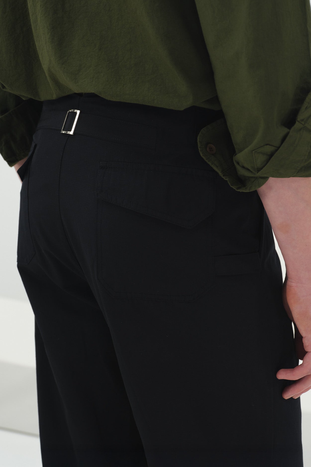 CLASSIC NAVY TECHNICAL PANTS WITH POCKETS