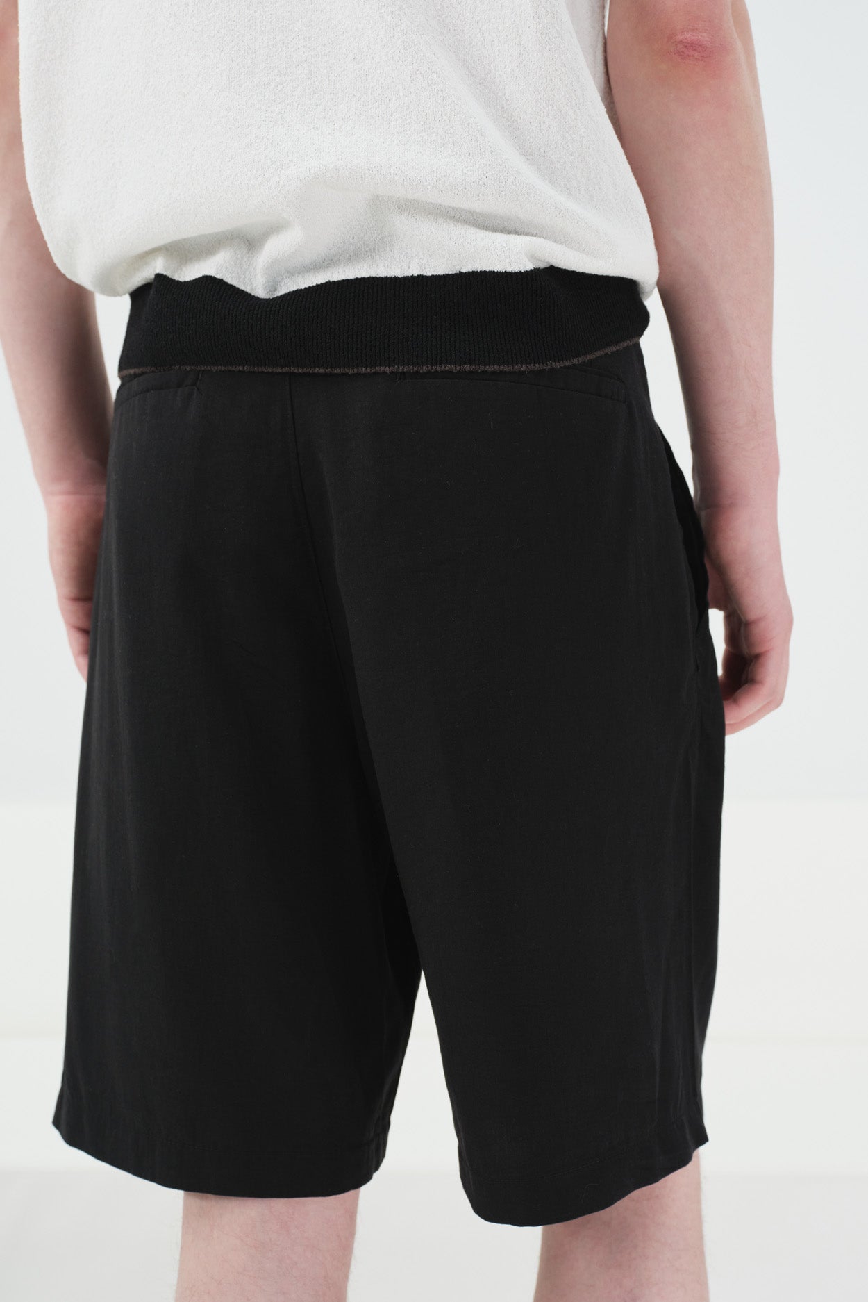 DÖKÜMLÜ KLASİK SİYAH TENSEL ŞORT