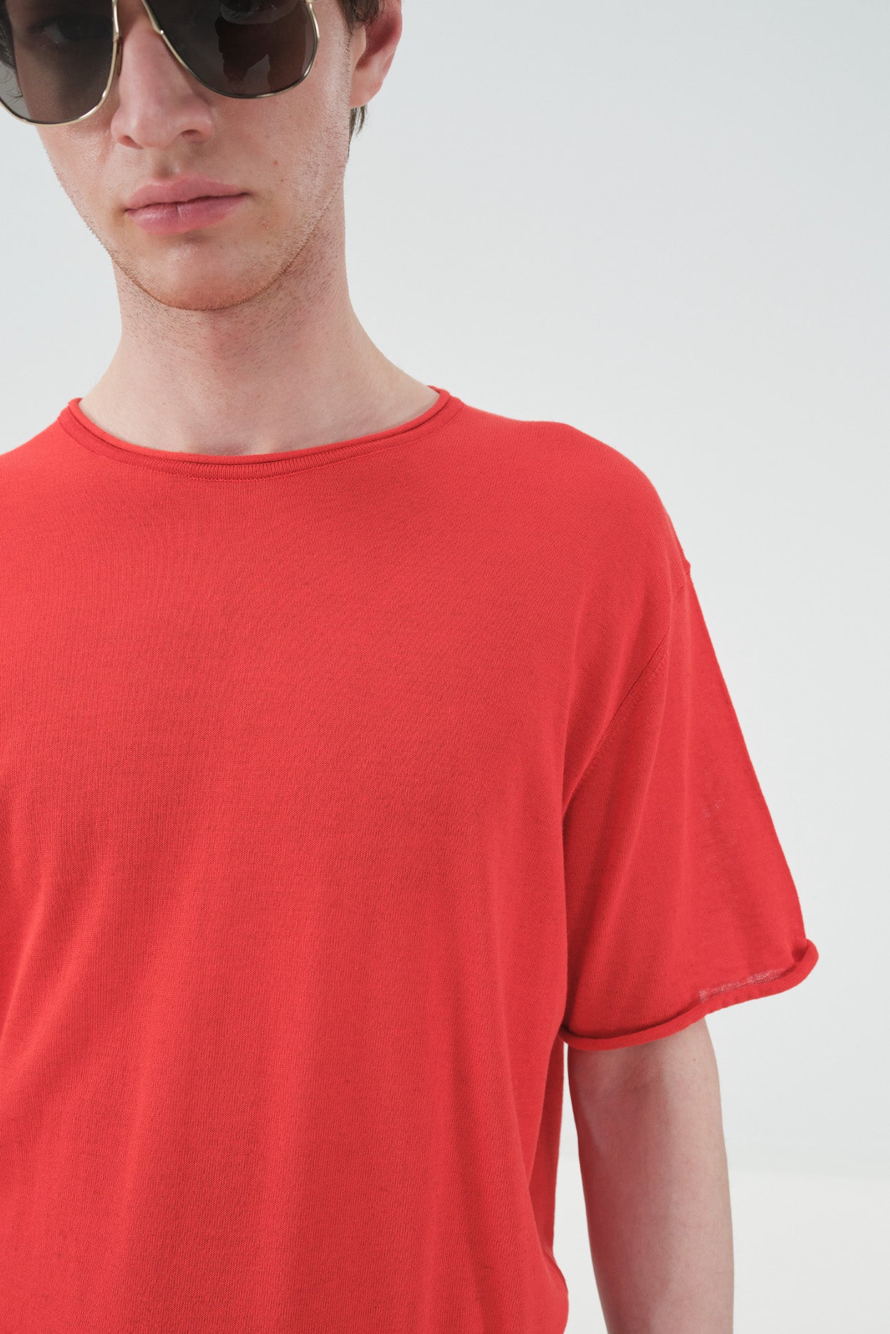 DÖKÜMLÜ KIRMIZI KETEN TRİKO T-SHIRT