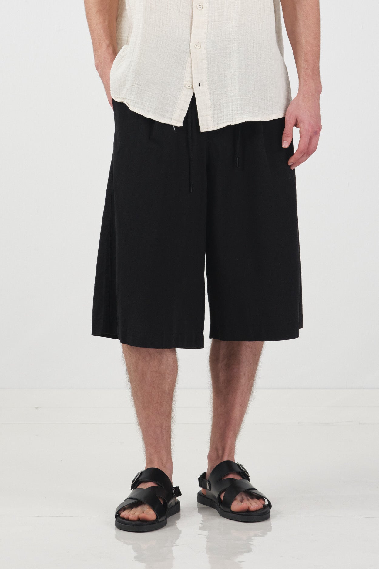 BLACK LINEN DRAWSTRING SHORTS