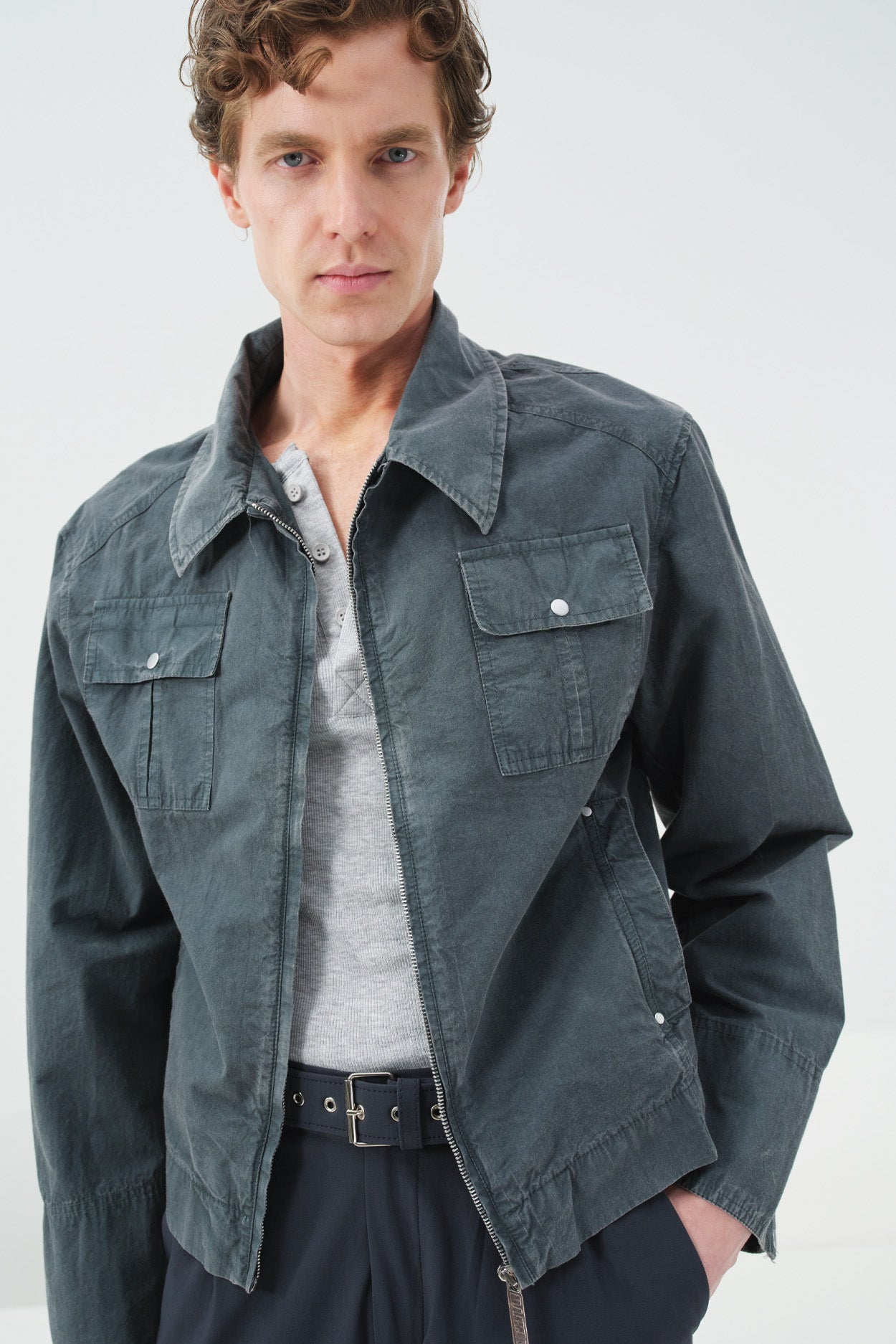 EFEKTLİ FERMUARLI ANTRASİT CEKET